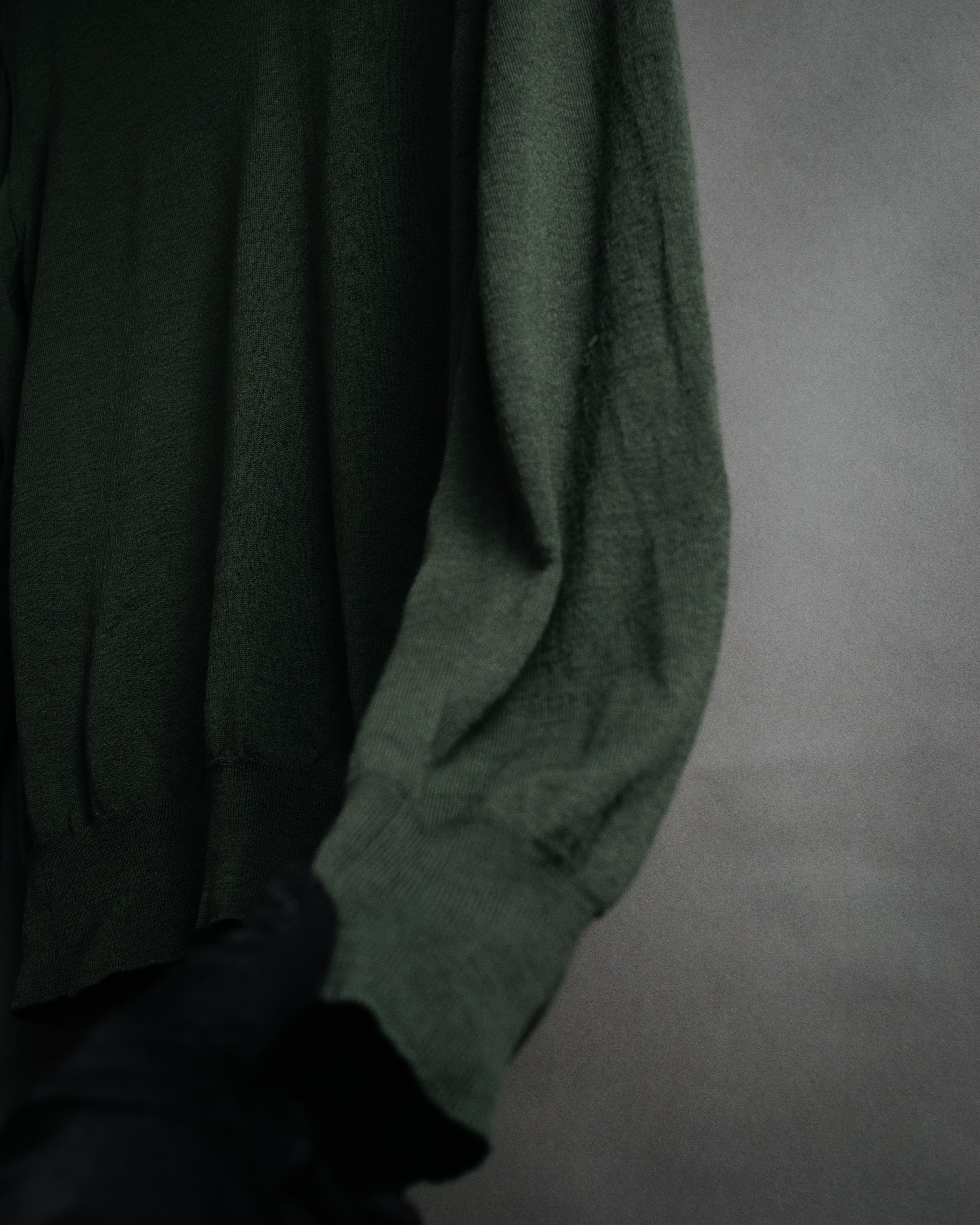 “GUCCI” Late 90’s-10’s Fine gauge v-neck knit