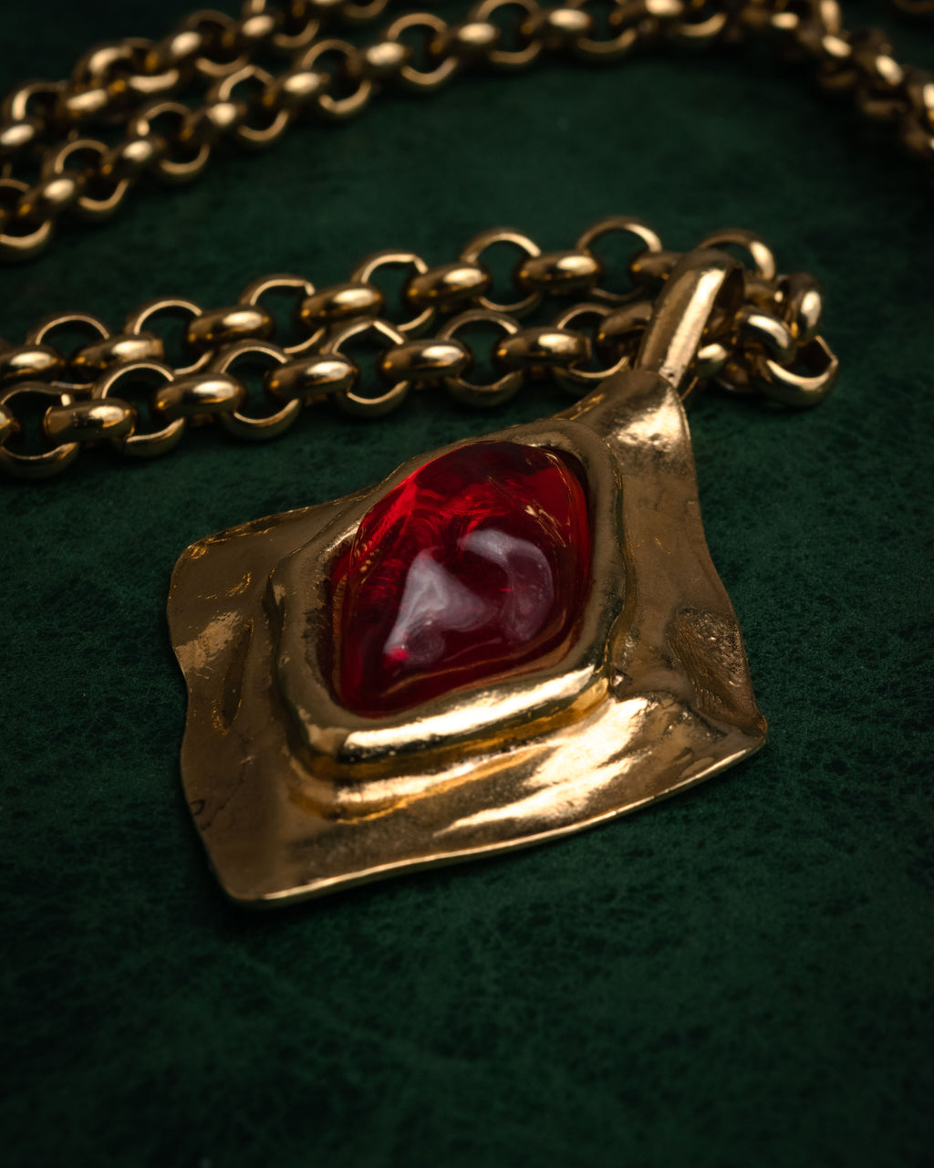 –SPECIAL– “Yves Saint Laurent”
80’s-90’s Sculptural red stone statement necklace