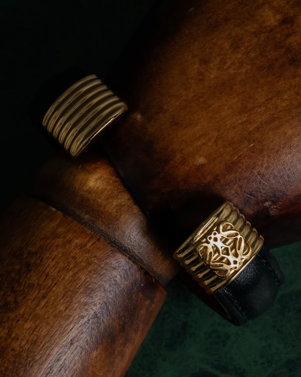 "LOEWE" Anagram logo engraved leather bangle