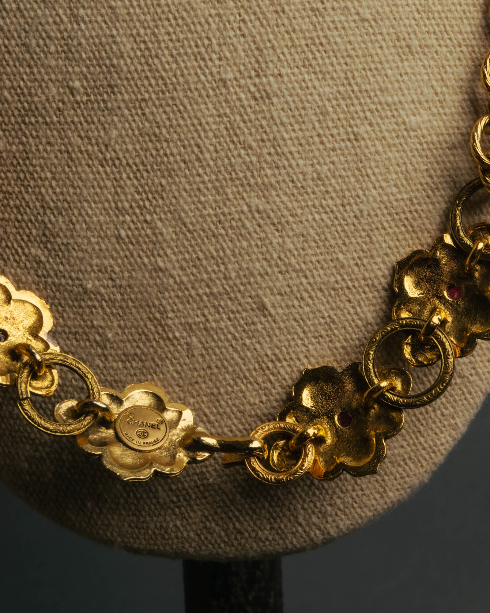 -SPECIAL- “CHANEL” 80’s-90’s ornate gold chain necklace