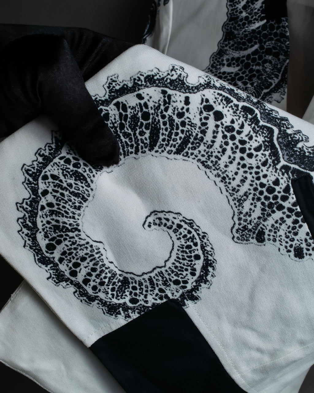 "HELMUT LANG" Seahorse motif design short jacket