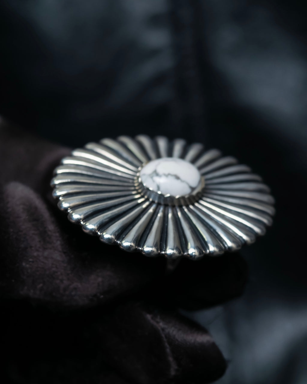 “Enasoluna” Flower motif marble stone silver ring