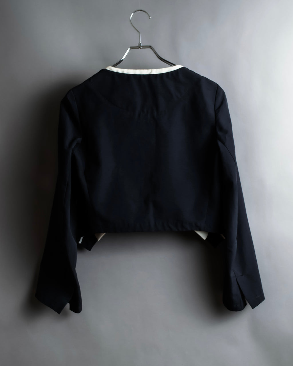 "LIMI feu" Cleric design inverted V-shaped hem short length jacket