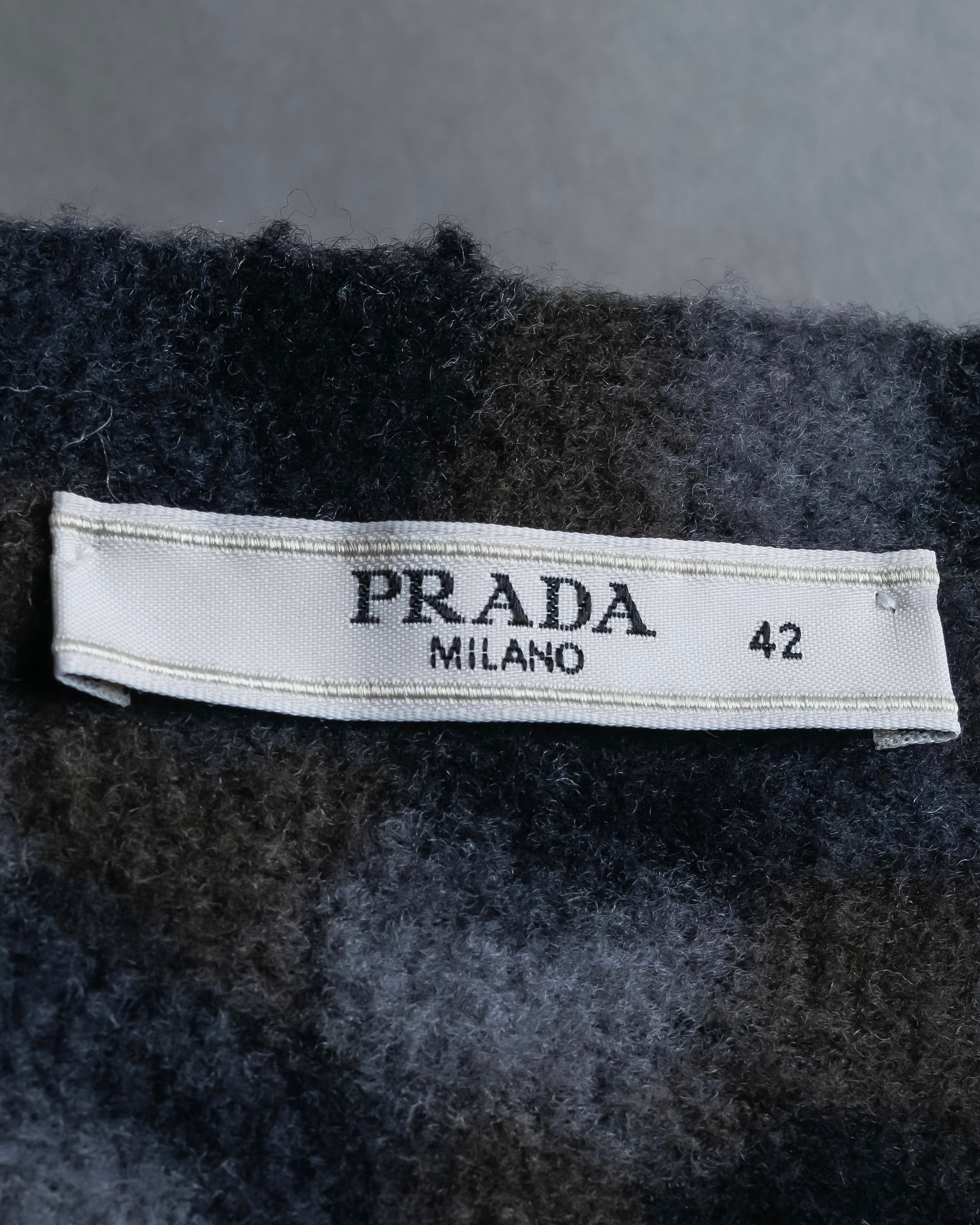 "PRADA" Camouflage pattern V-neck knit