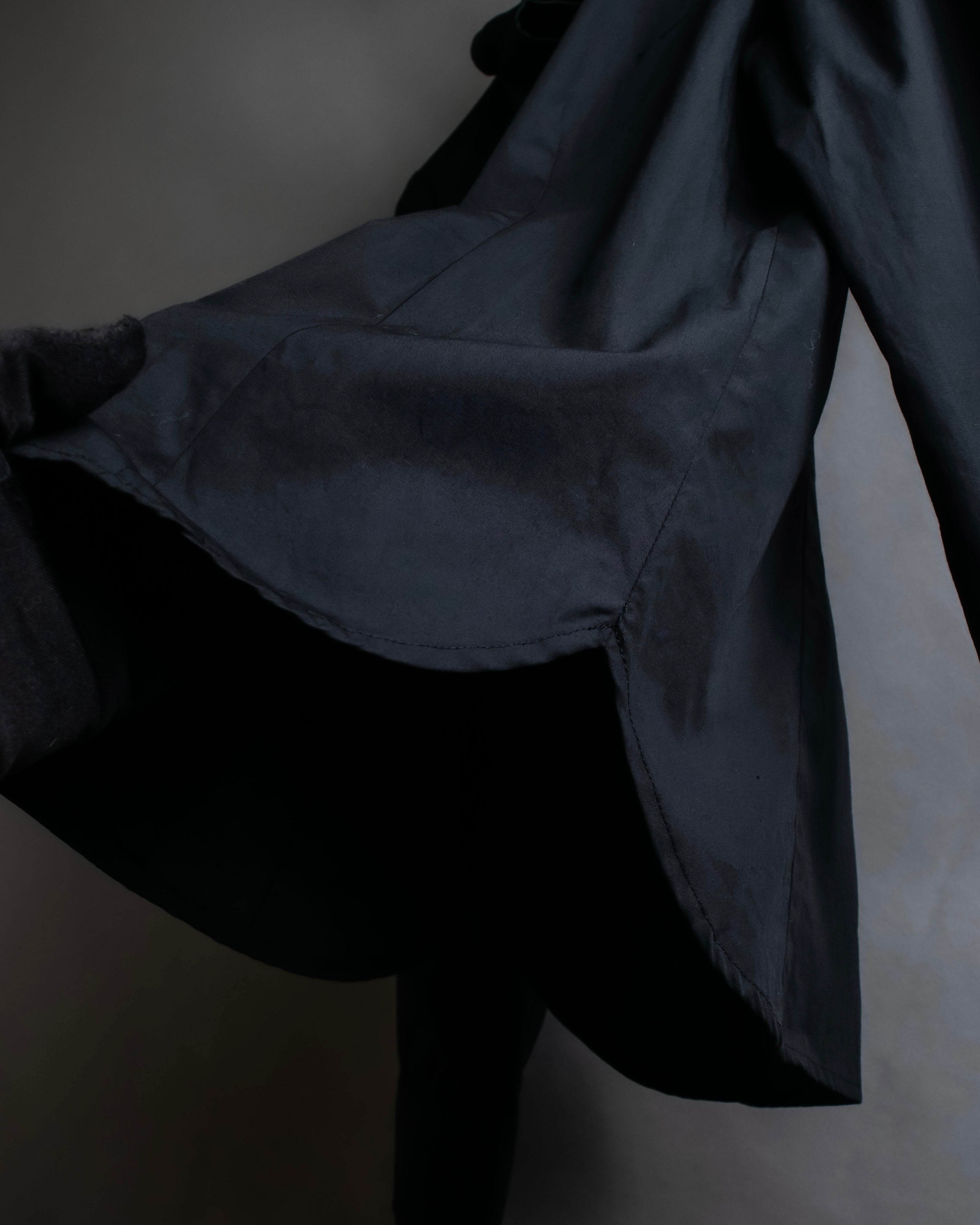 "Vivienne Westwood RED LABEL"
 Draped neck design black cotton shirt