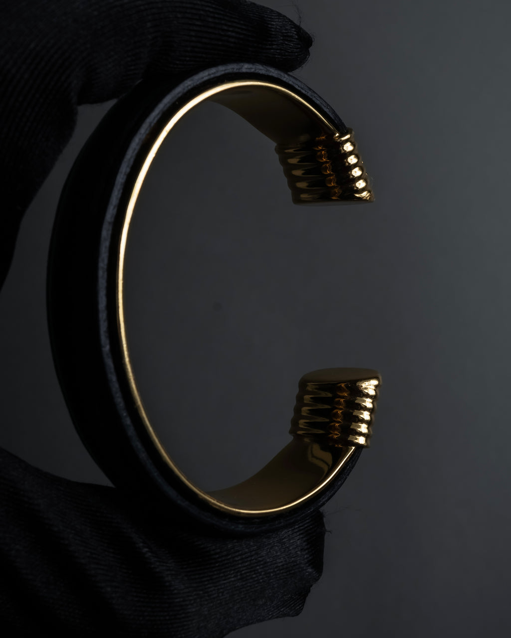 "LOEWE" Anagram logo engraved leather bangle