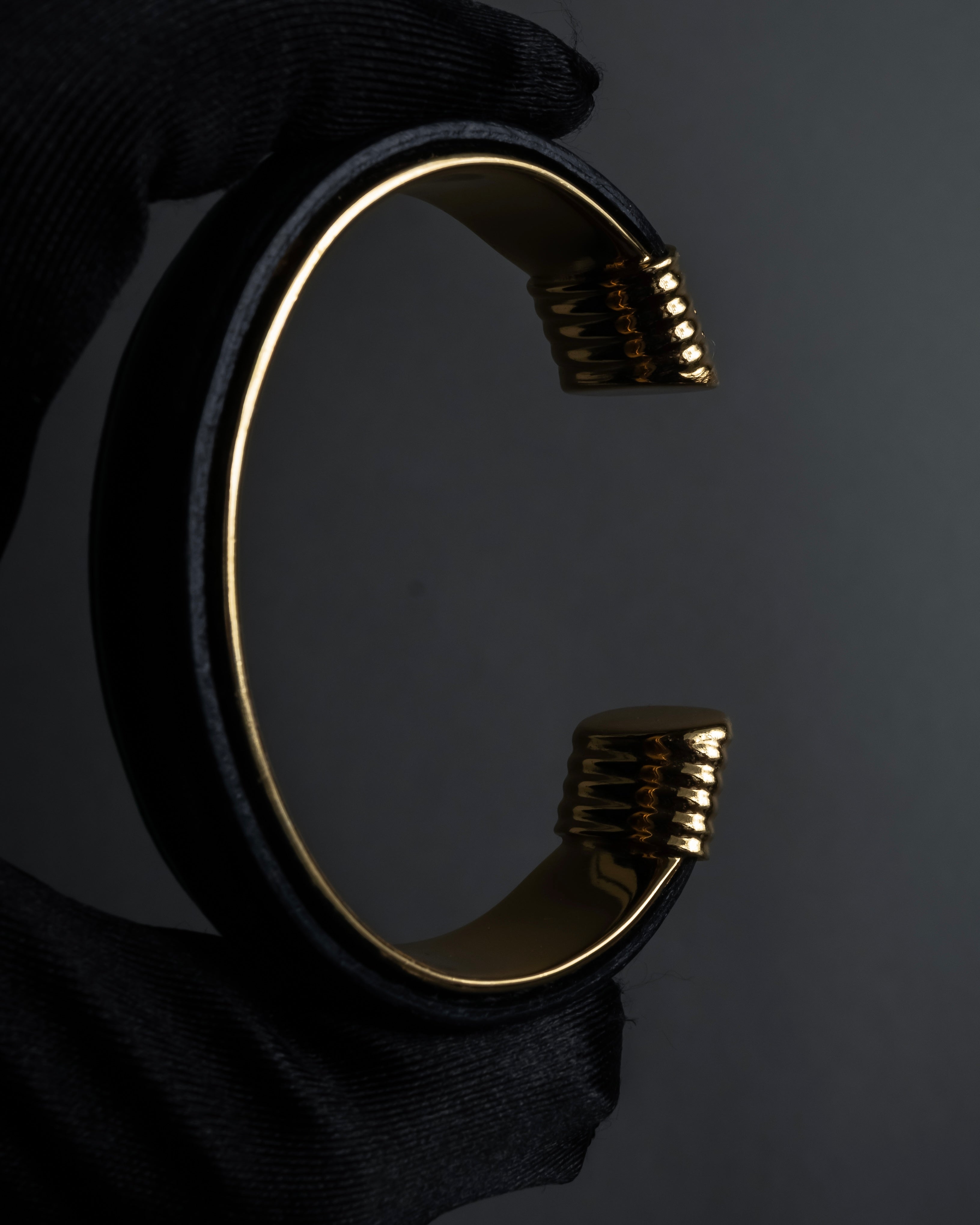 "LOEWE" Anagram logo engraved leather bangle