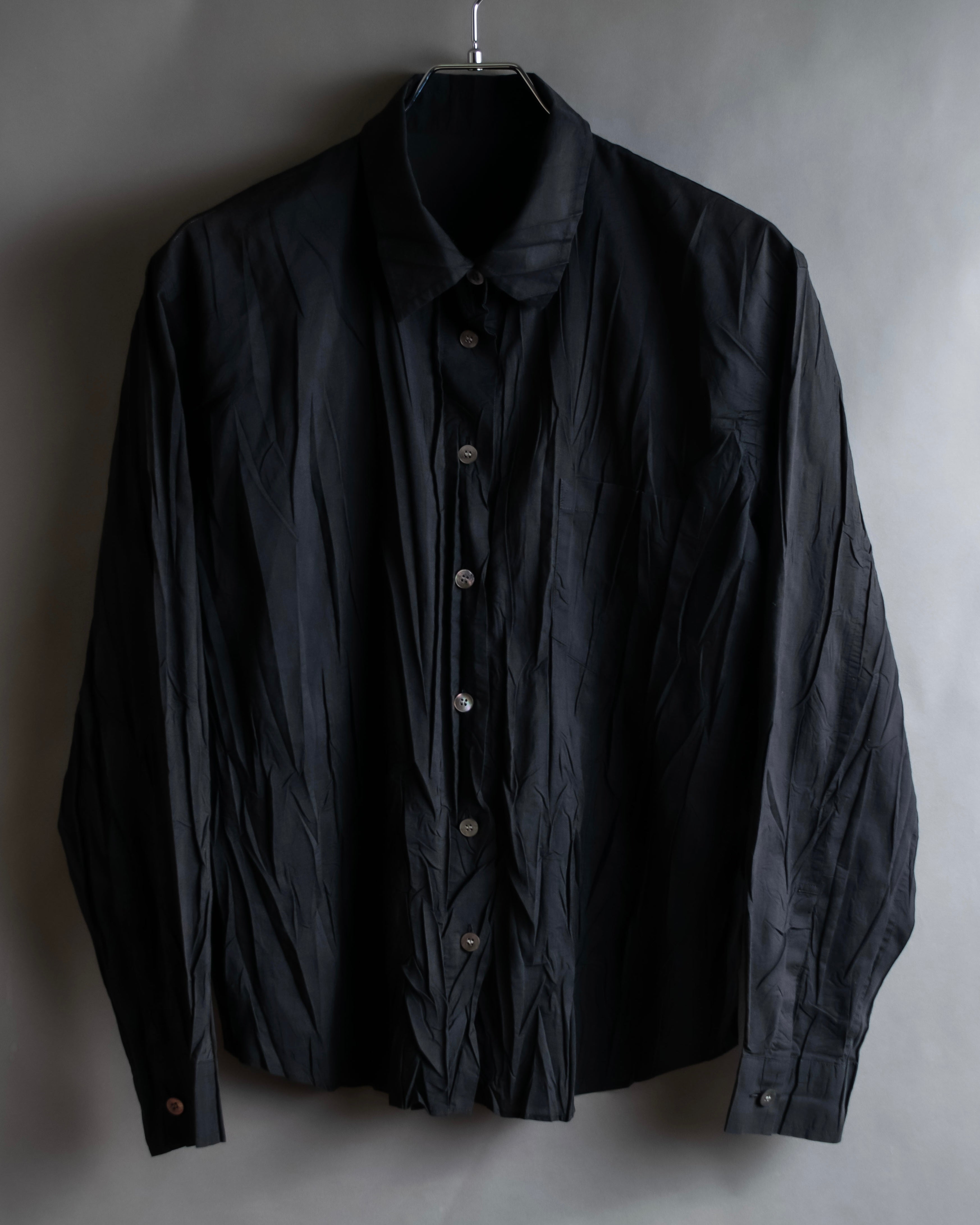 "PLEATS PLEASE ISSEY MIYAKE"
Irregularly washed shirt jacket