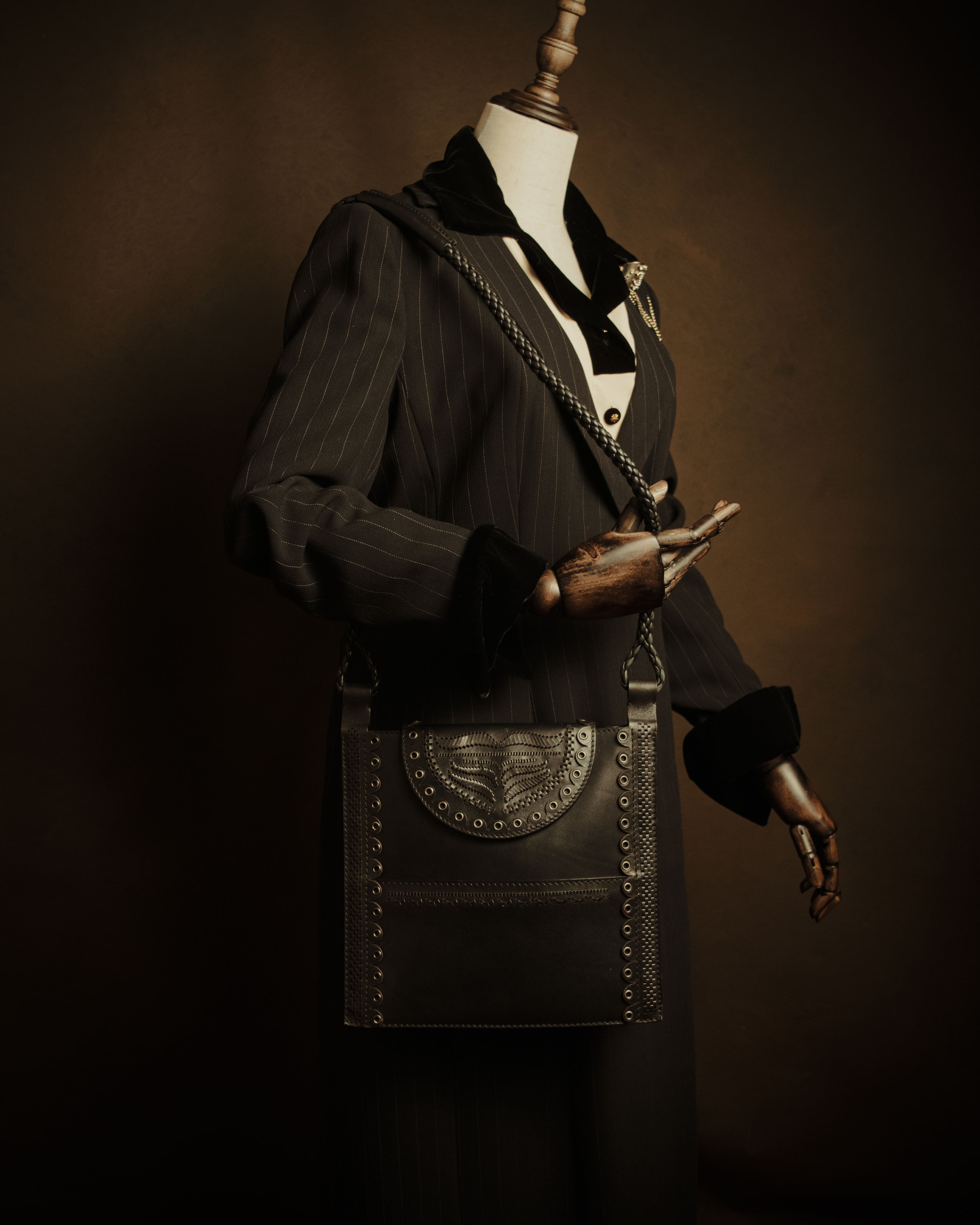 –SPECIAL– “YVES SAINT LAURENT”
2000’s Folk cutwork leather shoulder bag