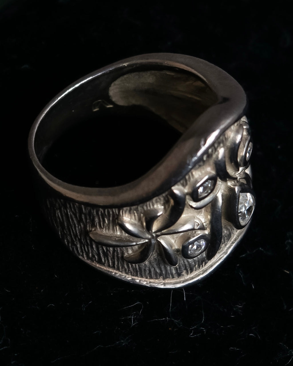 "Vintage flower motif silver ring"