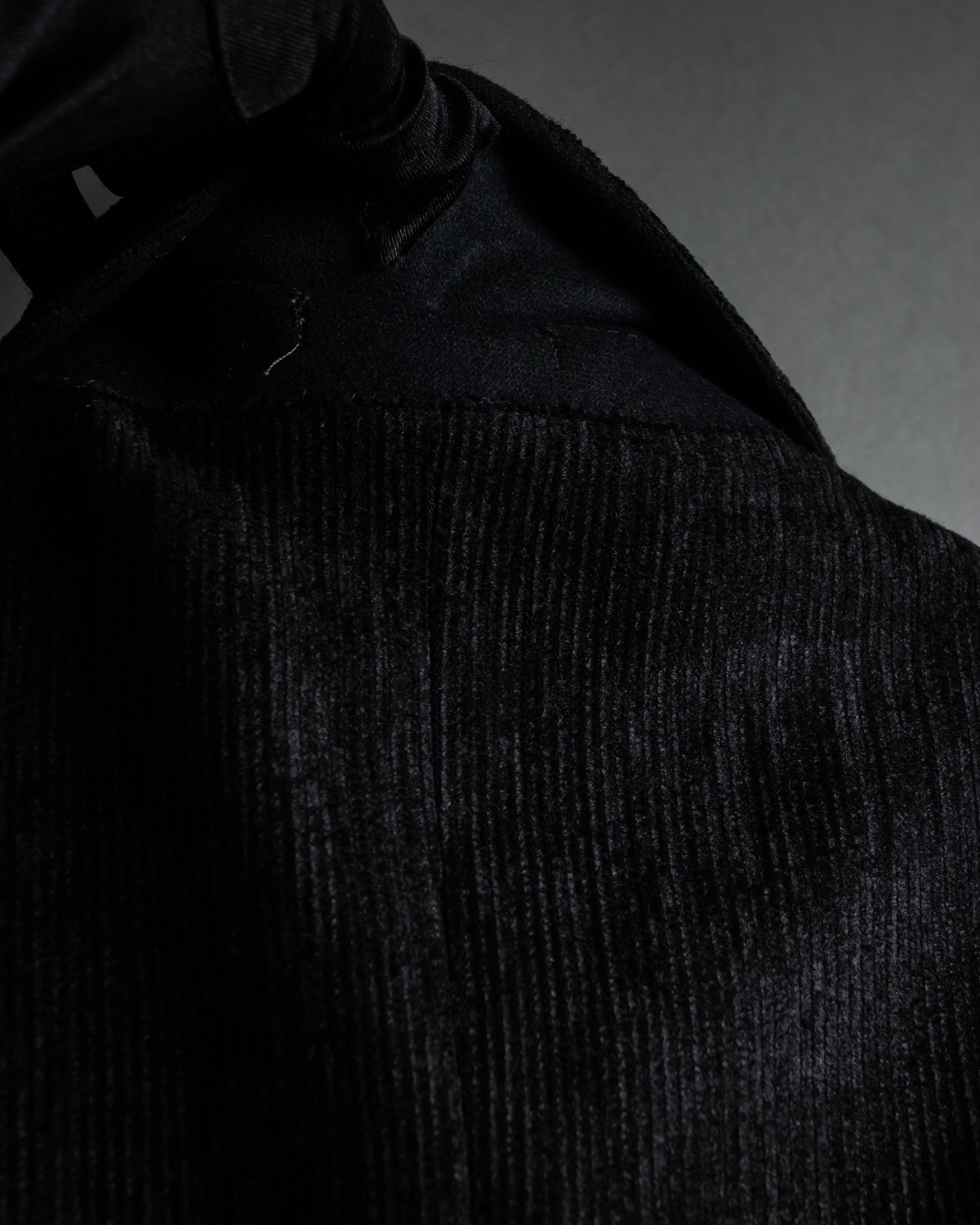 “Gianni Versace” 80’s-90’s Shadowed-texture tailored jacket