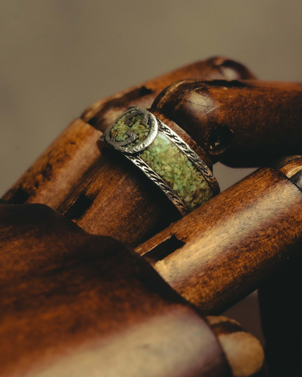 "GUCCI" 20's Ornate green inlay wide band ring