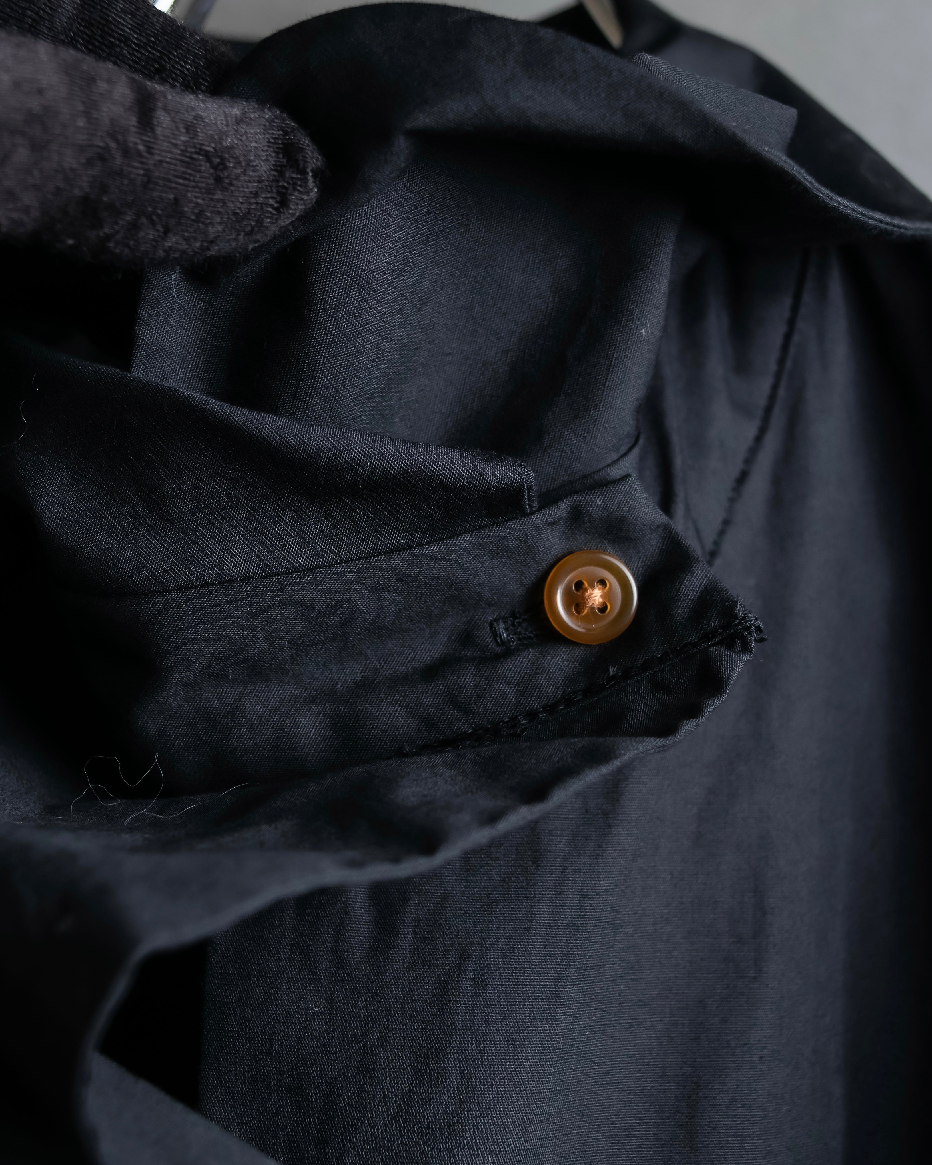 "Vivienne Westwood RED LABEL"
 Draped neck design black cotton shirt