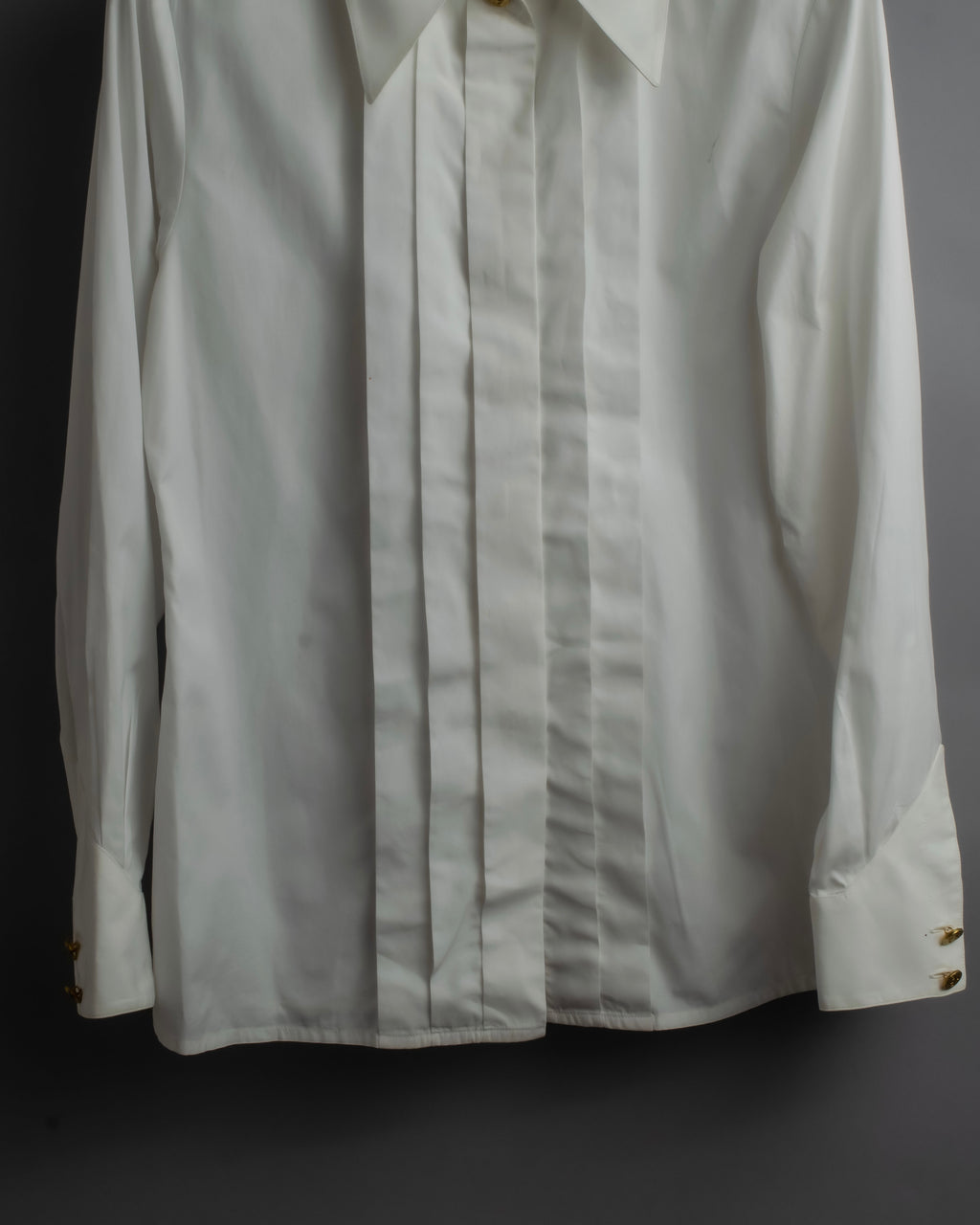 "CHANEL" Gold button design pleated white shirt