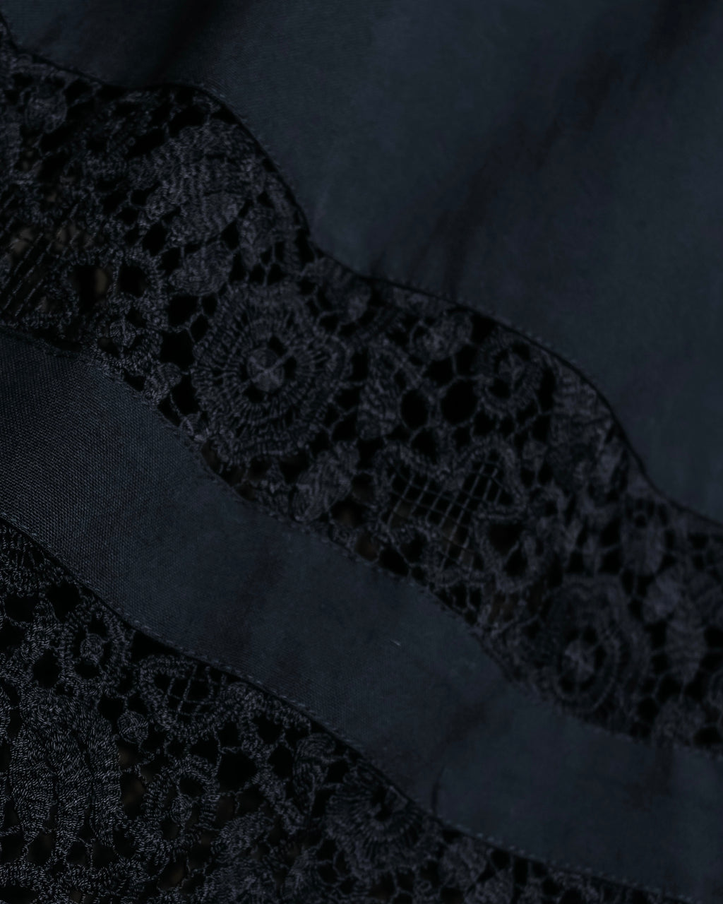 "tricot COMME des GARCONS"  Lace design at hem flare skirt