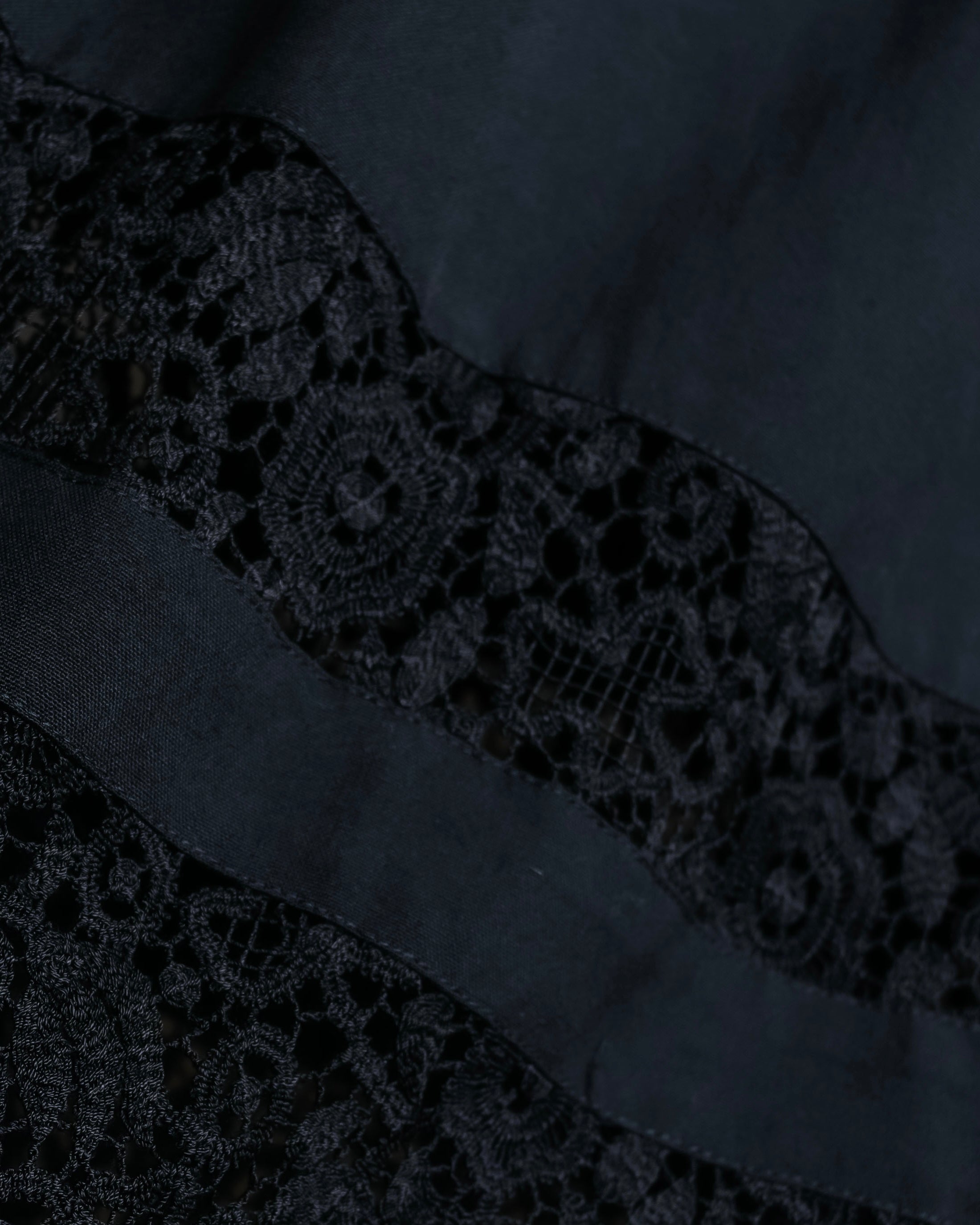 "tricot COMME des GARCONS"  Lace design at hem flare skirt