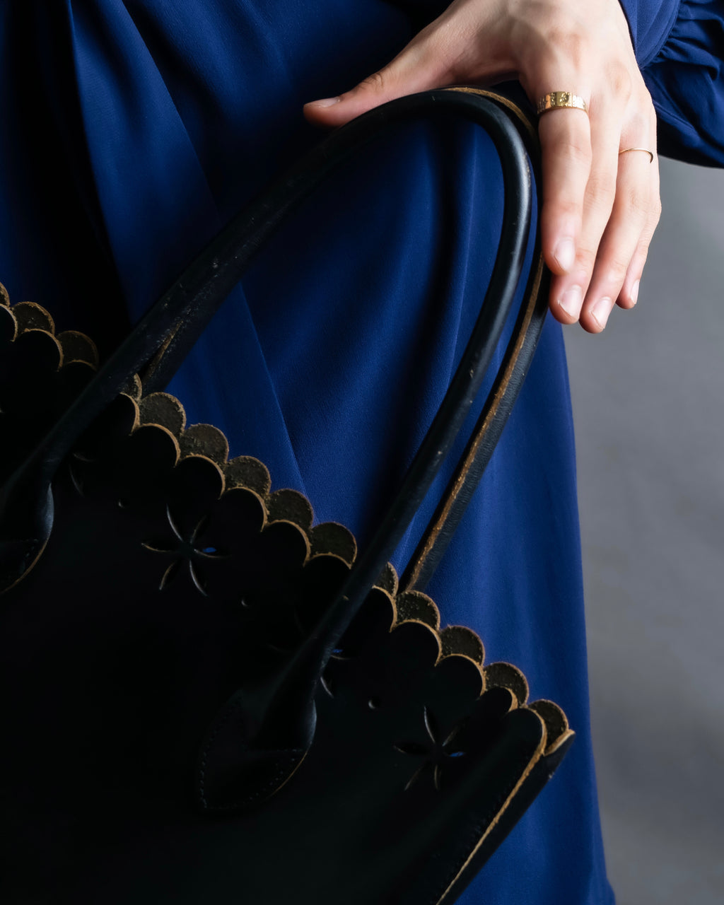 "tricot COMME des GARCONS" Floral pattern punching design tote bag