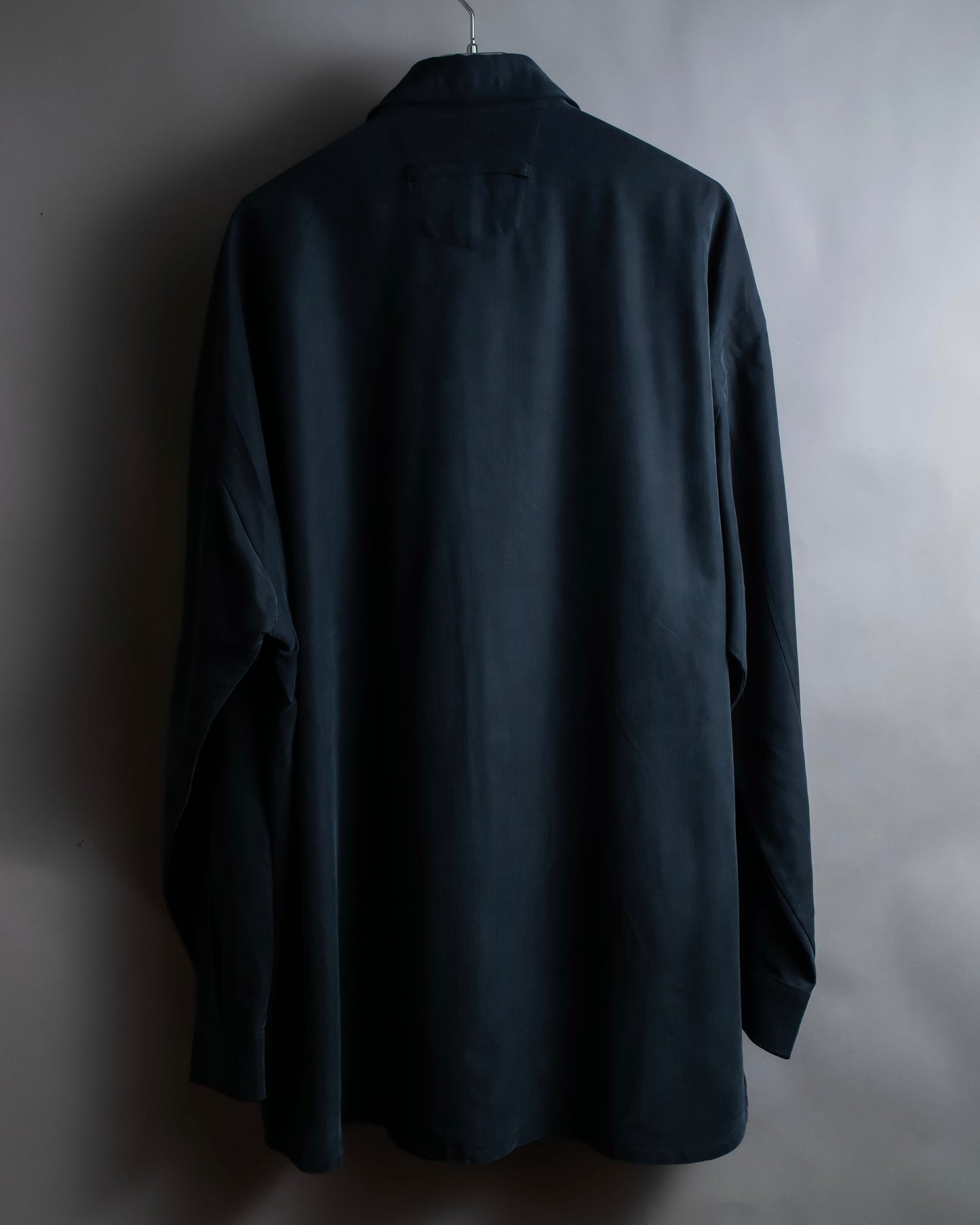 "SIGNUM" Vertical line relaxed fit black shirt