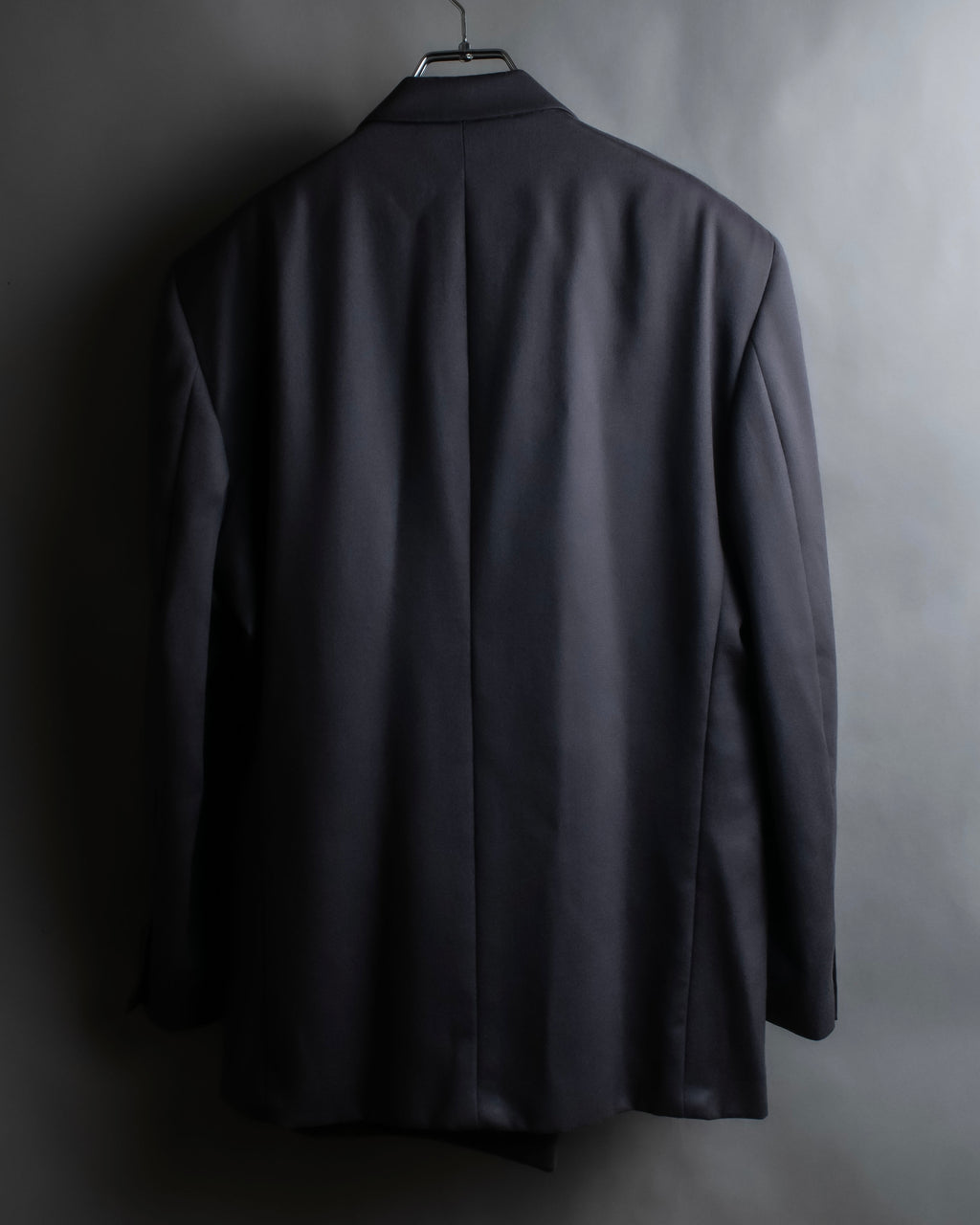 Vintage shoulder construction peak lapel tailored jacket