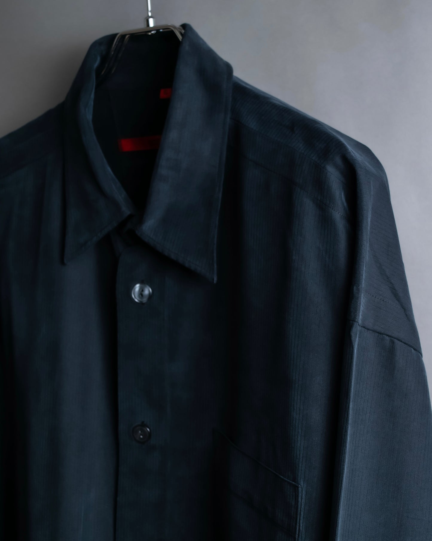 "SIGNUM" Vertical line relaxed fit black shirt