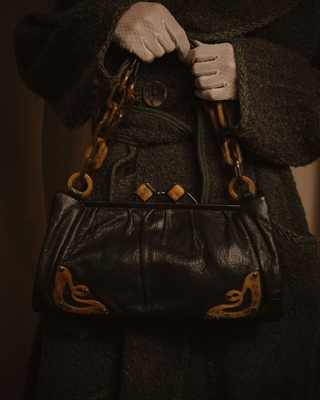 –SPECIAL– "MIU MIU"
Early 2000s bakelite effect chain frame bag