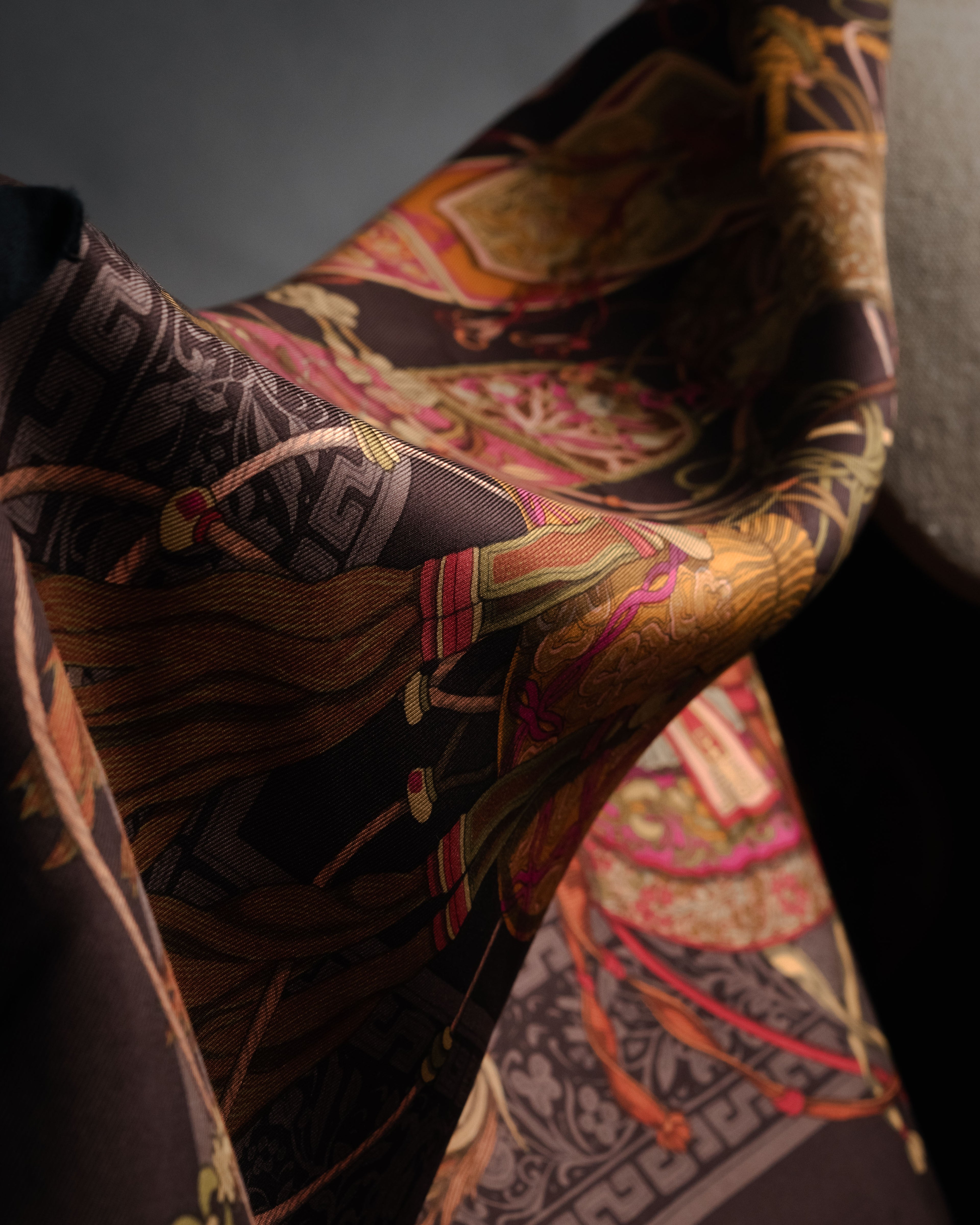 “GUCCI” 90’s Oriental motif silk carré scarf