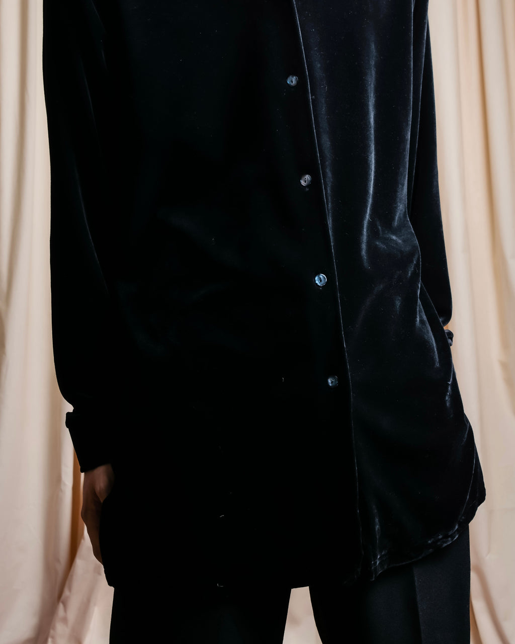 "EXPRESS" Beautiful glossy regular color velour shirt