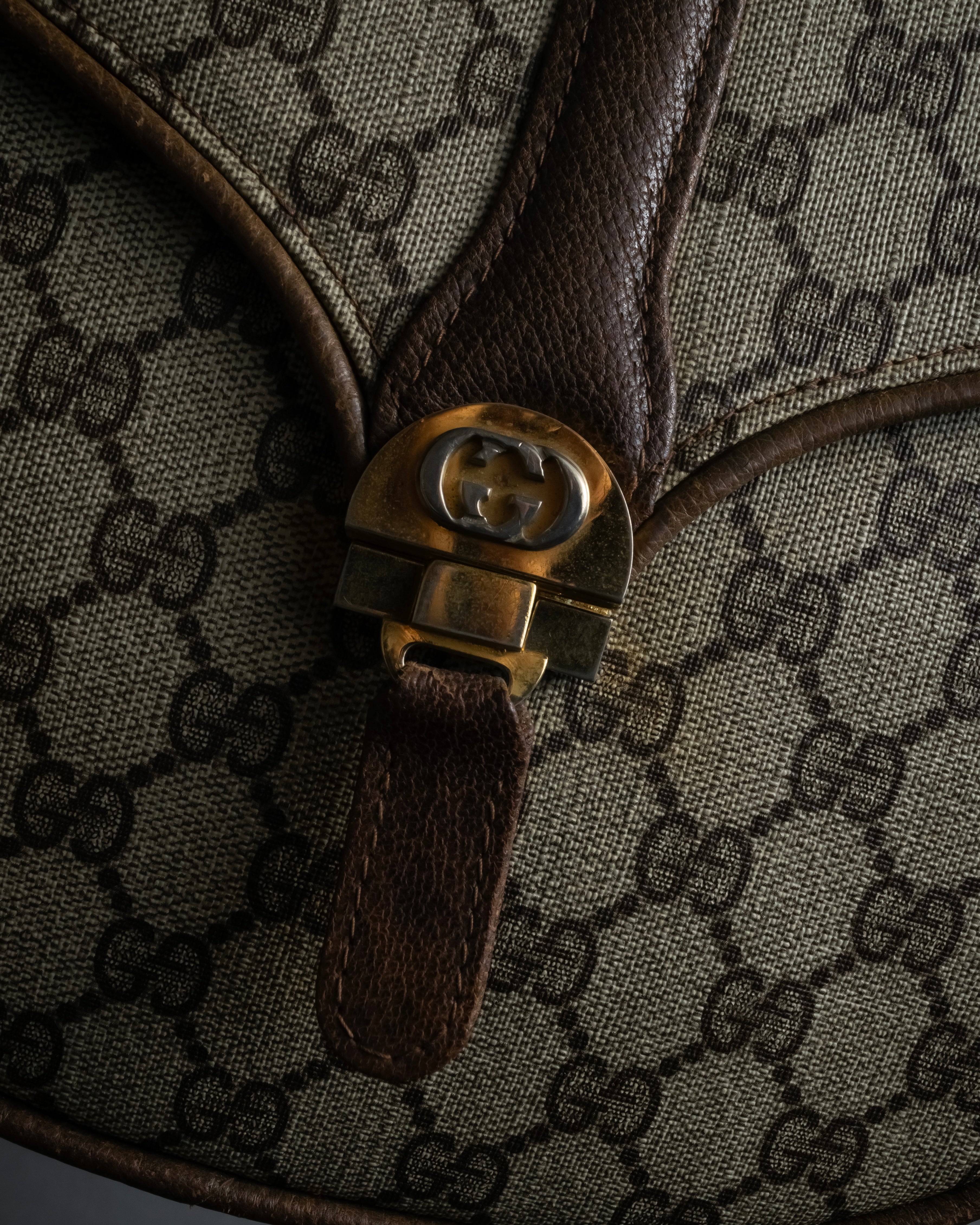 "GUCCI" 1970-80's Clasp design GG logo pattern shoulder bag