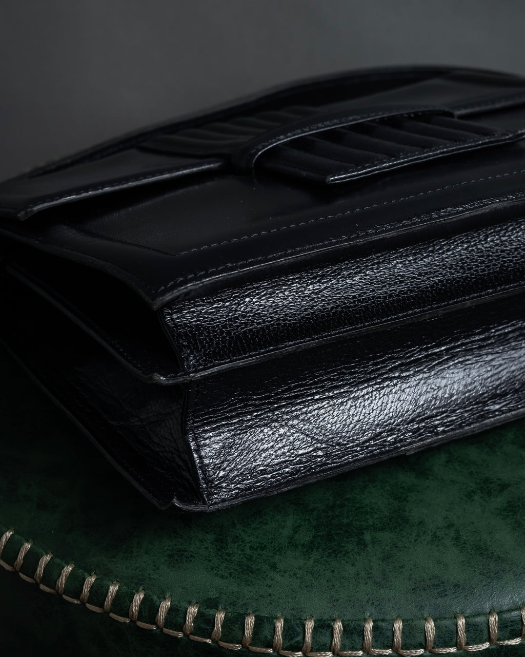 "YVES SAINT LAURENT" Straight ridge design square forum leather bag