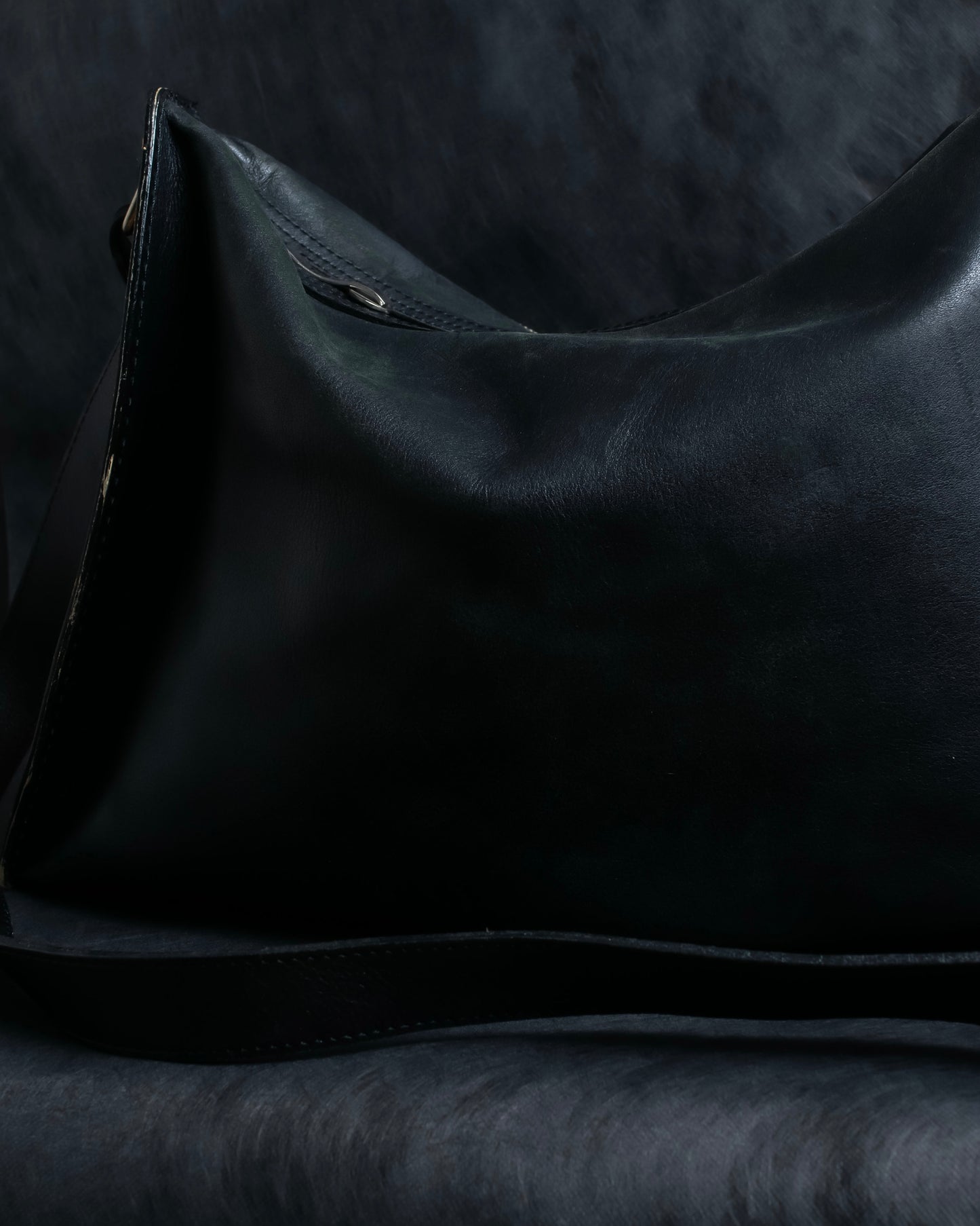 "MASAKI MATSUSHIMA" Outer zipper design leather shoulder bag