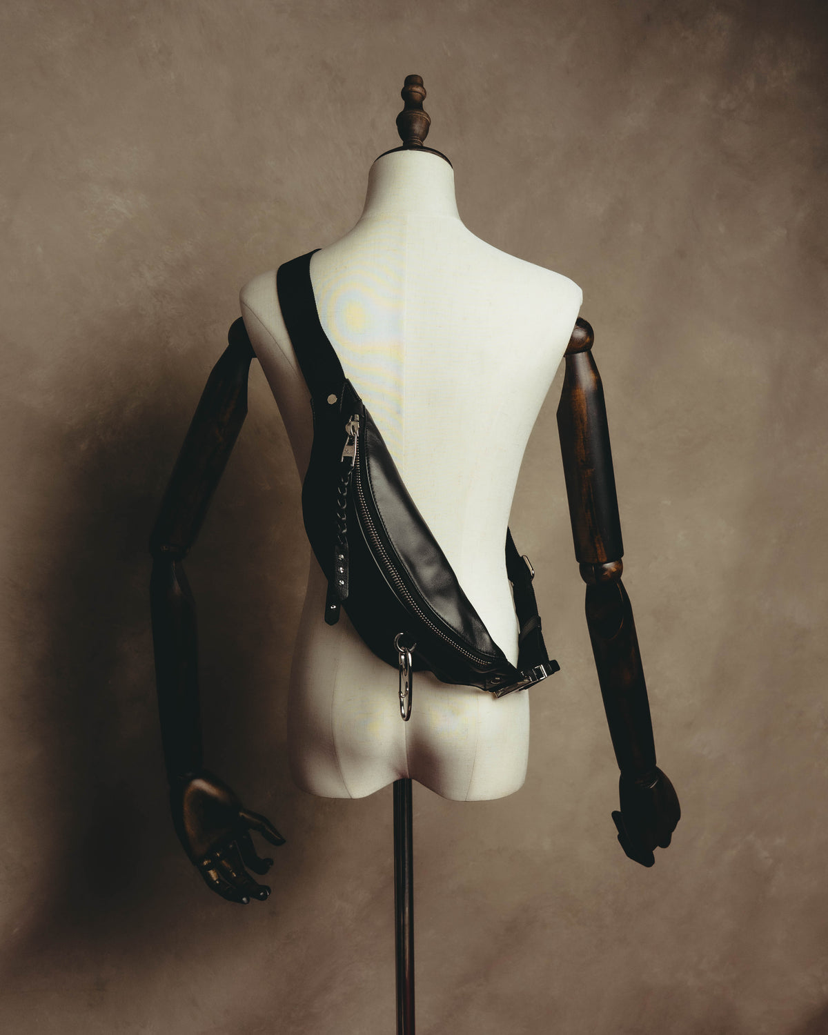 "Alexander McQueen" 10's Edgy leather belt bag