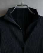 "PLEATS PLEASE ISSEY MIYAKE"
Narrow pleated sleeveless dress