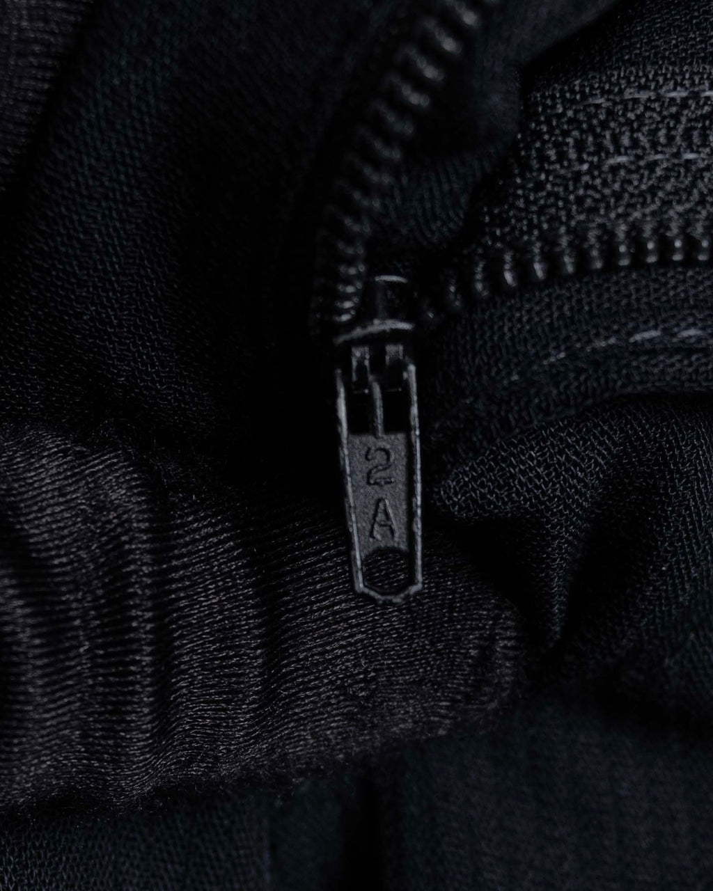 "GIORGIO ARMANI" LE COLLEZIONI line shadow stripe pattern set up