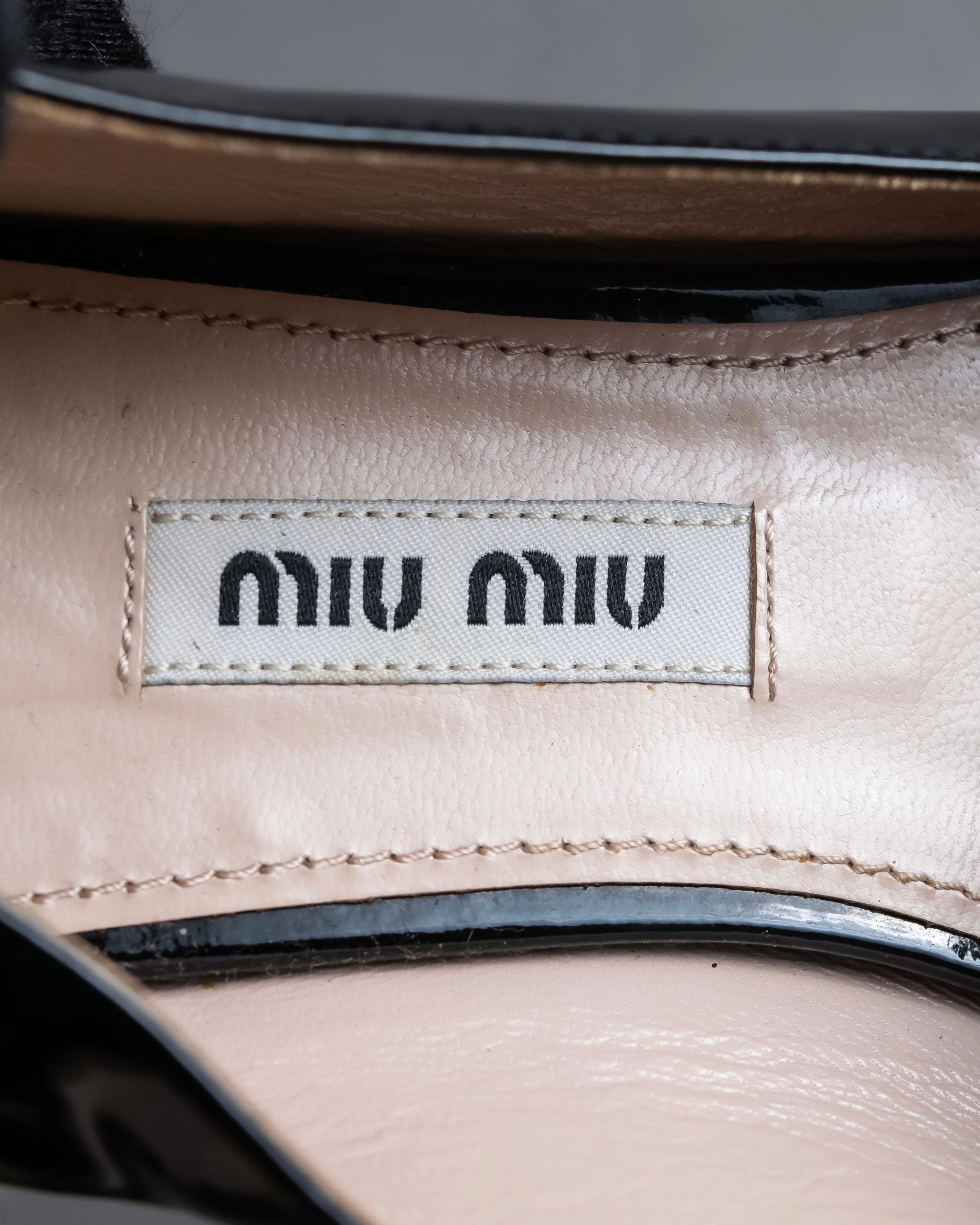 "MIU MIU" Stud＆ribbon design metal heel pumps