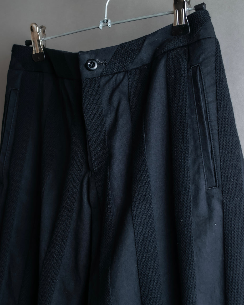 "ISSEY MIYAKE FETE" Fabric change stripe pattern wide slacks