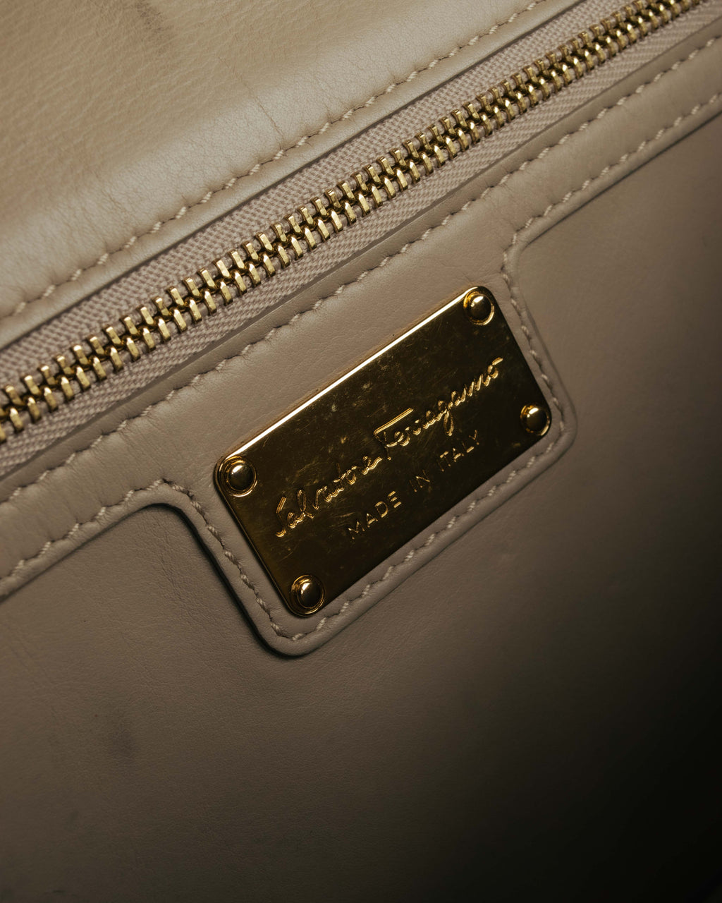 -SPECIAL- “Salvatore Ferragamo” 2015-2017 Vara studded chain shoulder bag