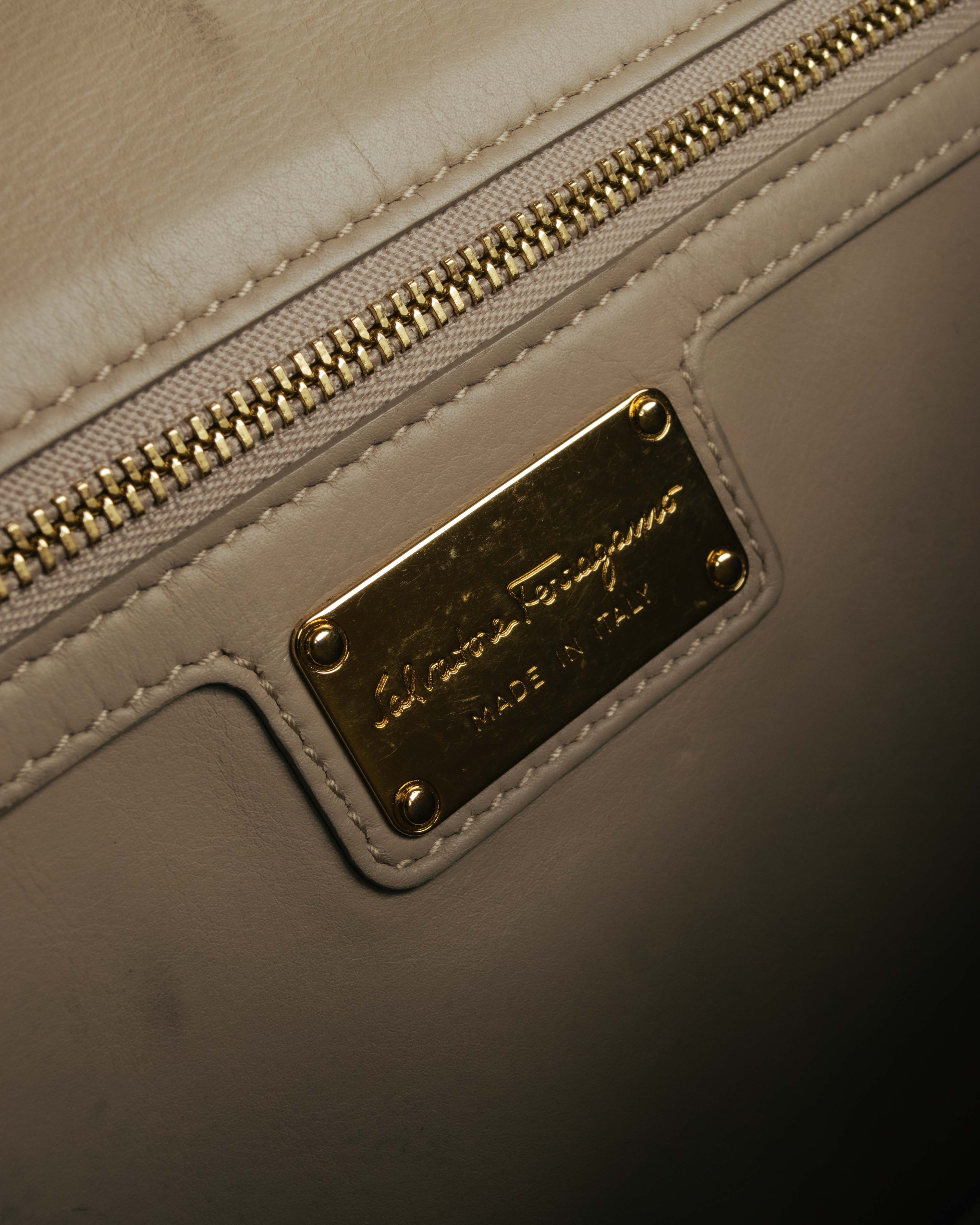 -SPECIAL- “Salvatore Ferragamo” 2015-2017 Vara studded chain shoulder bag