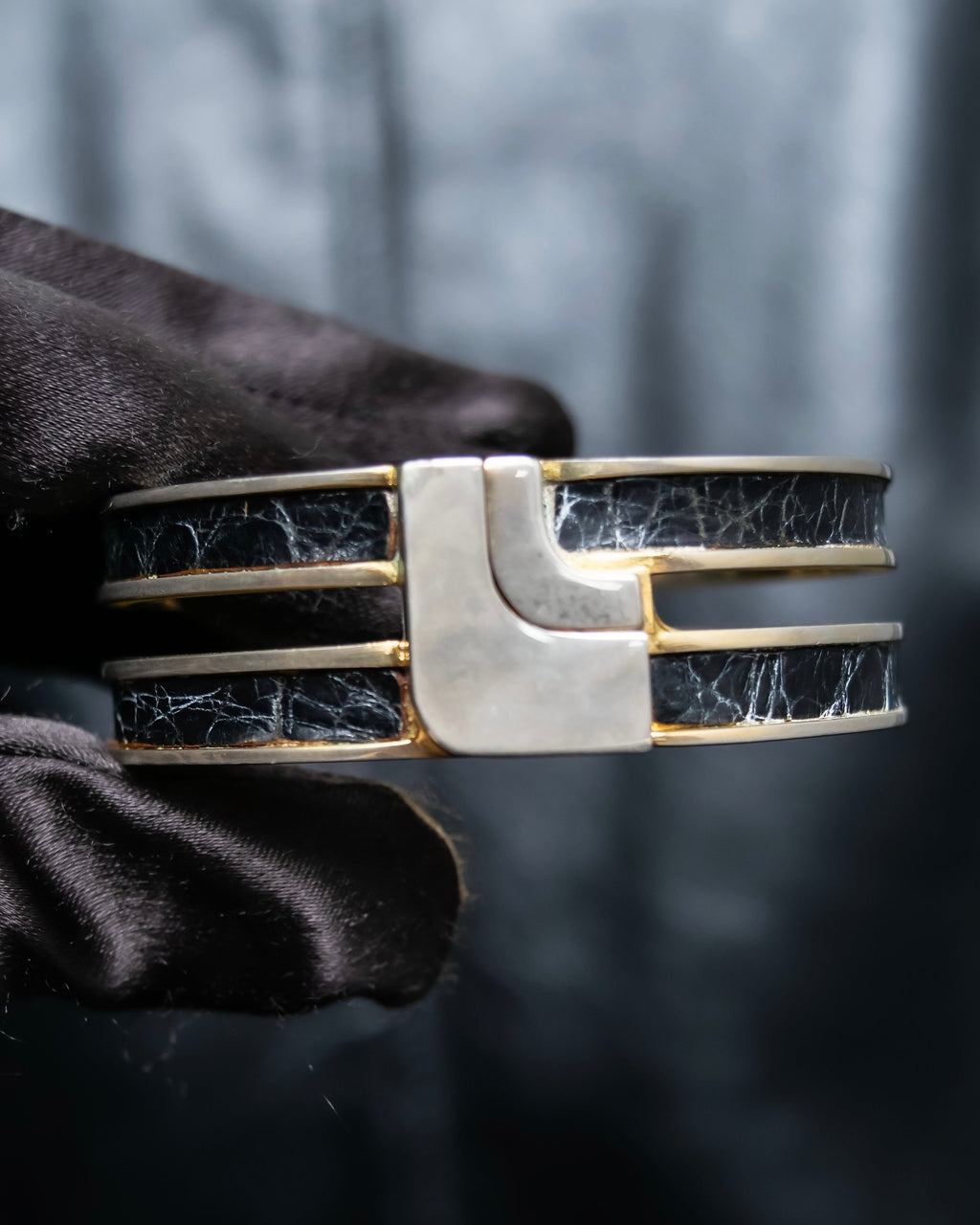 “LOEWE” Double circle stone designed gold bangle