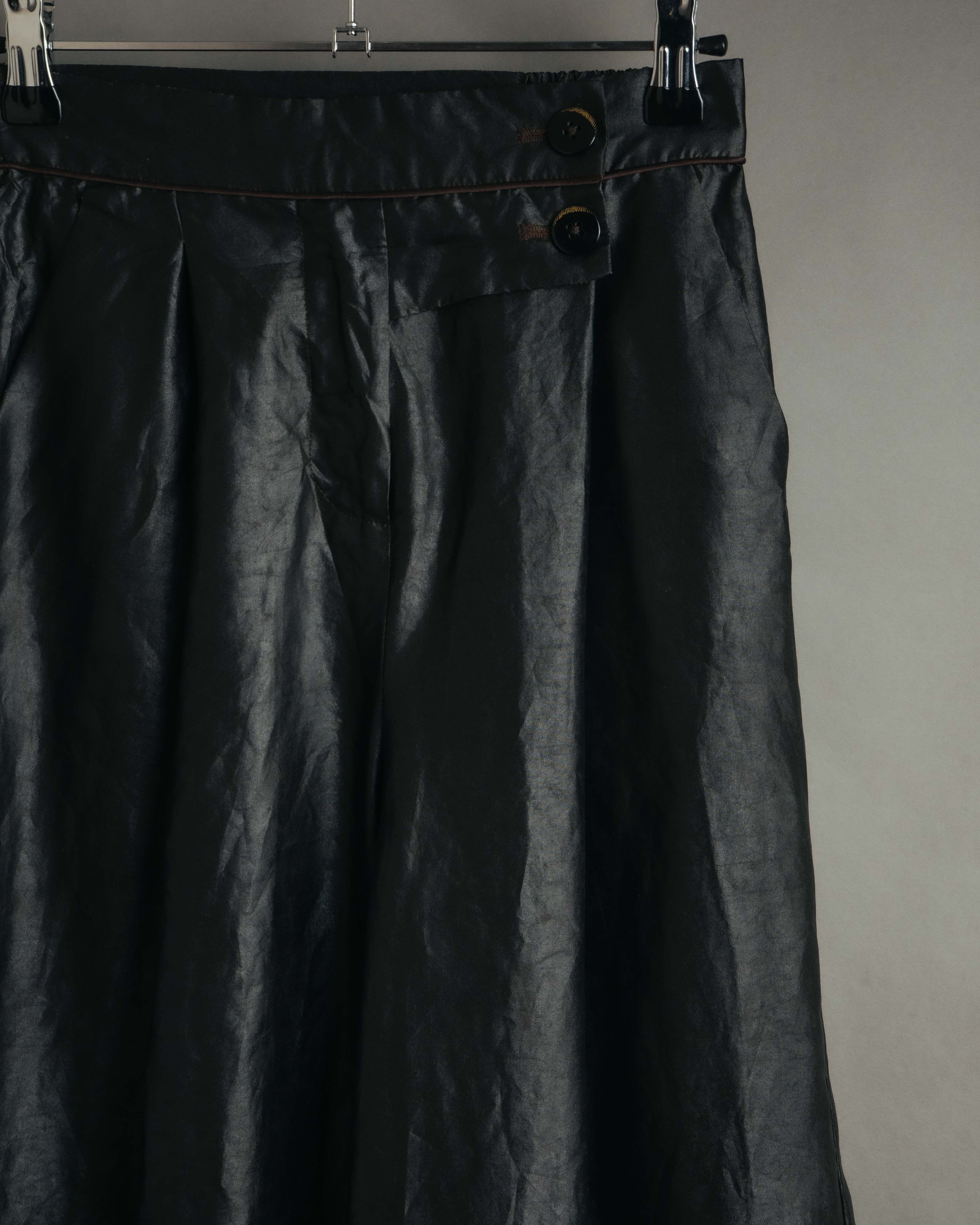 -MOOD Vintage Collections-
90’s-00’s Shiny textured wide leg trousers