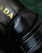 "PRADA" Metal band design leather heel loafers