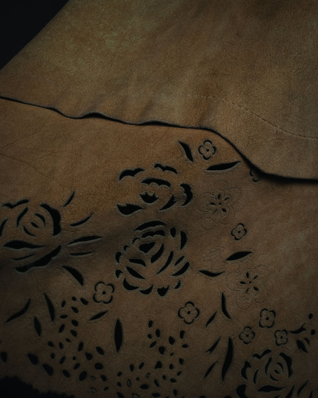 "CECCHI LINEA PELLE" 90’s Suede leather floral cutwork hem skirt