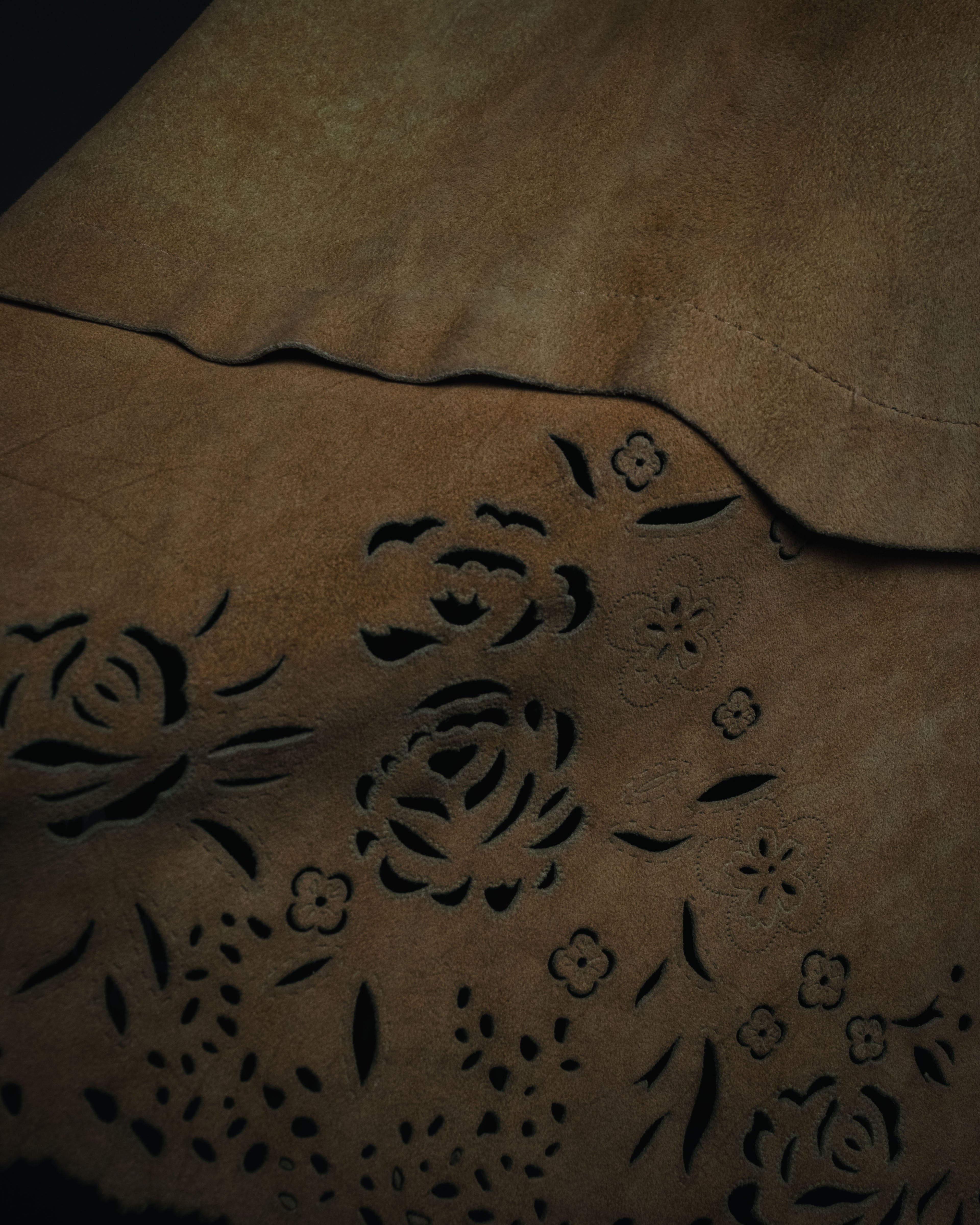 "CECCHI LINEA PELLE" 90’s Suede leather floral cutwork hem skirt