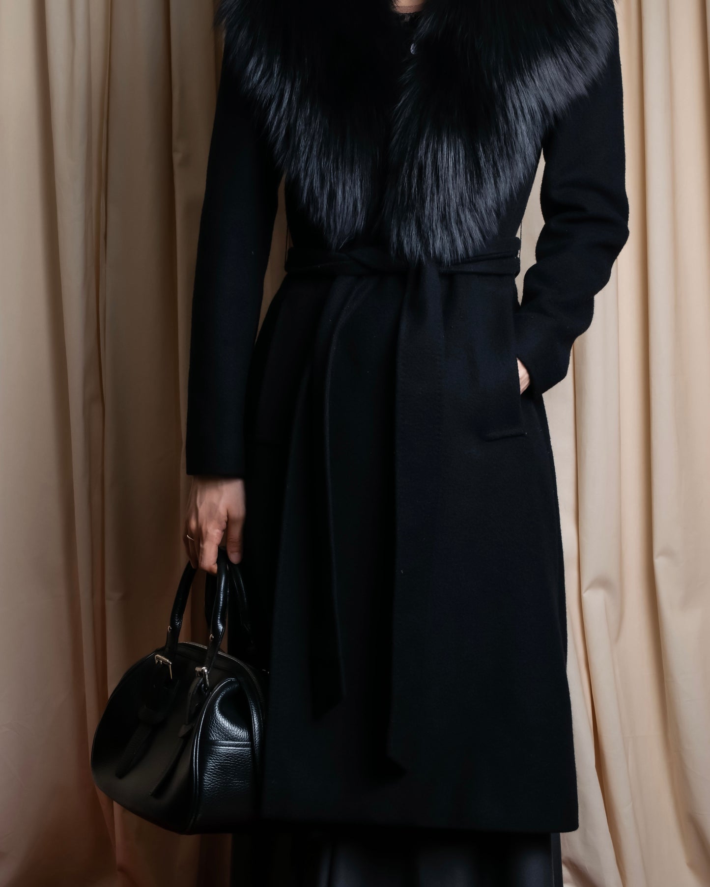 "DIANE VON FURSTENBERG" Fur docking design belted long coat