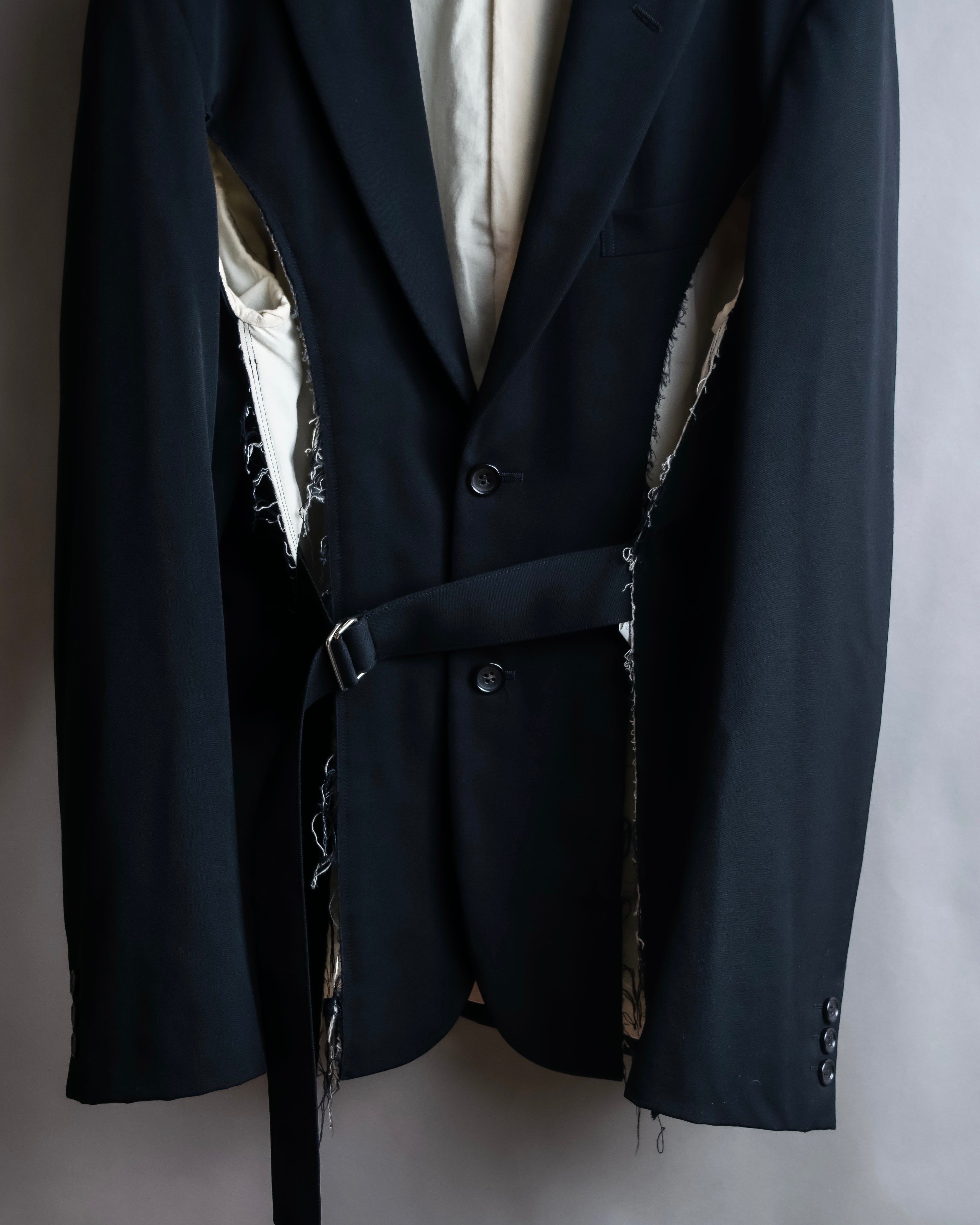"COMME des GARCONS HOMME PLUS" 17AW Cutting design belted tailored jacket