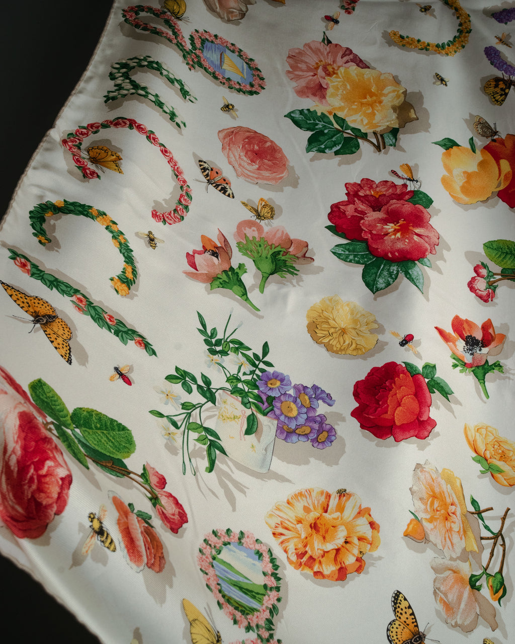 “GUCCI” 80’s-90’s Floral logo silk scarf