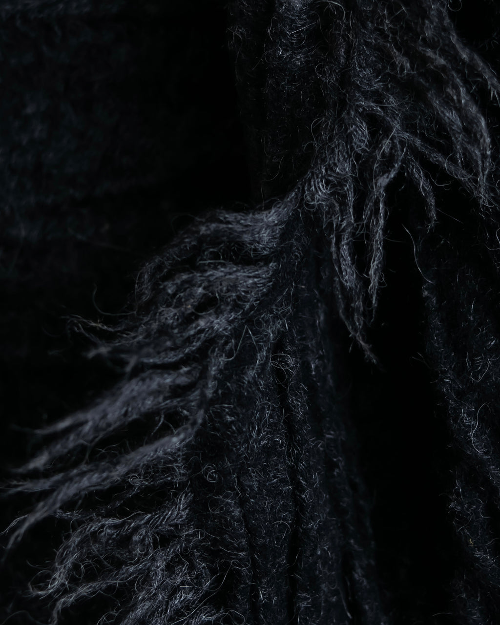 "GUCCI" Tom Ford period random pleats fringe stole