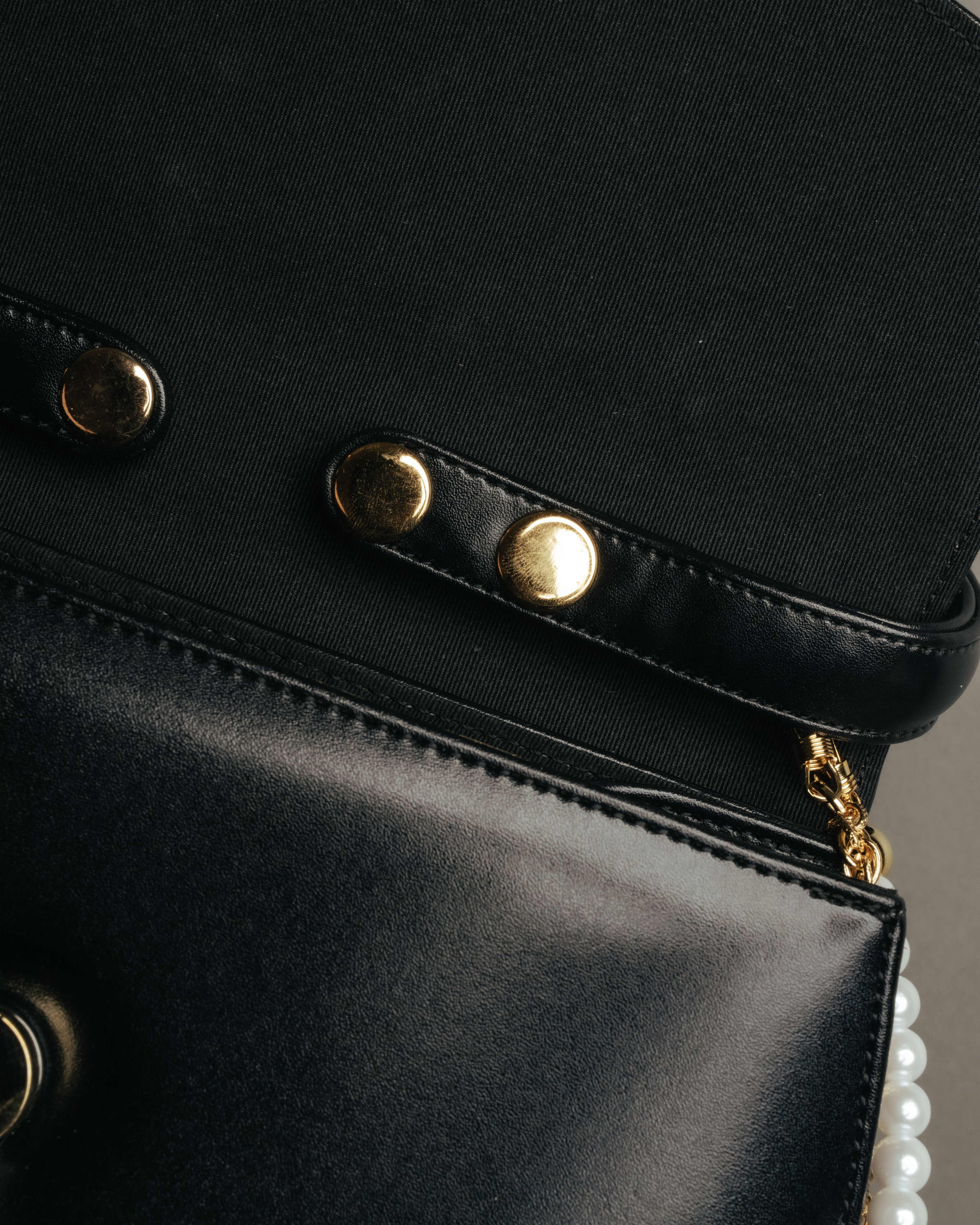 “VALENTINO CHRISTY” 80’s-90’s Pearl chain formal handbag