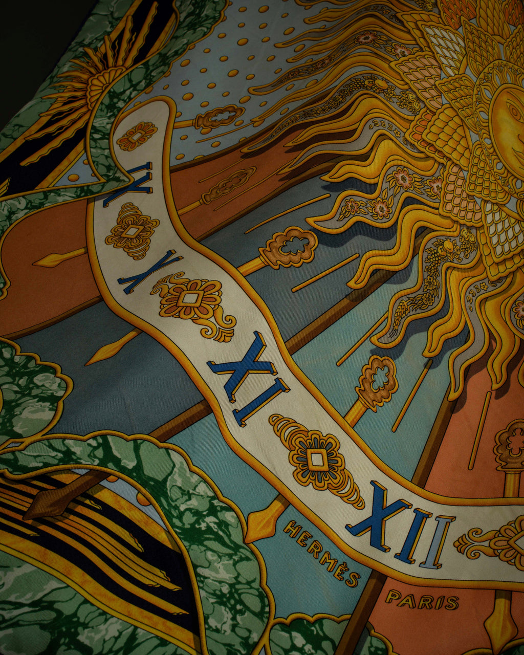 "HERMES" Carpe Diem design Carré 90 silk scarf