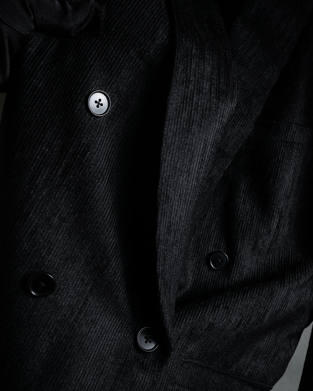 “Gianni Versace” 80’s-90’s Shadowed-texture tailored jacket