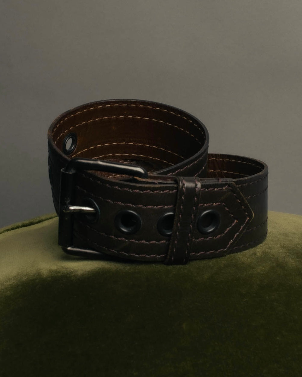 “Yves Saint Laurent” 00’s Wide eyelet leather belt